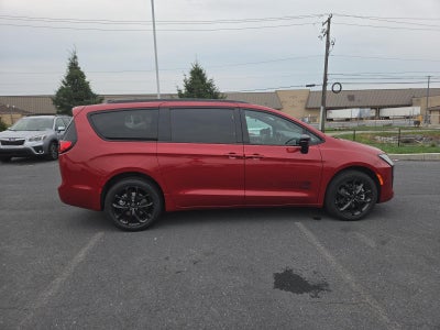 2027 Chrysler Pacifica Select AWD