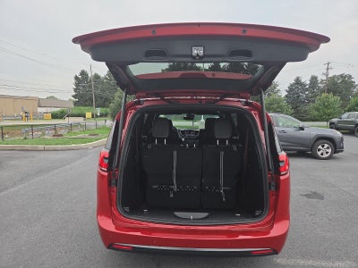 2027 Chrysler Pacifica Select AWD