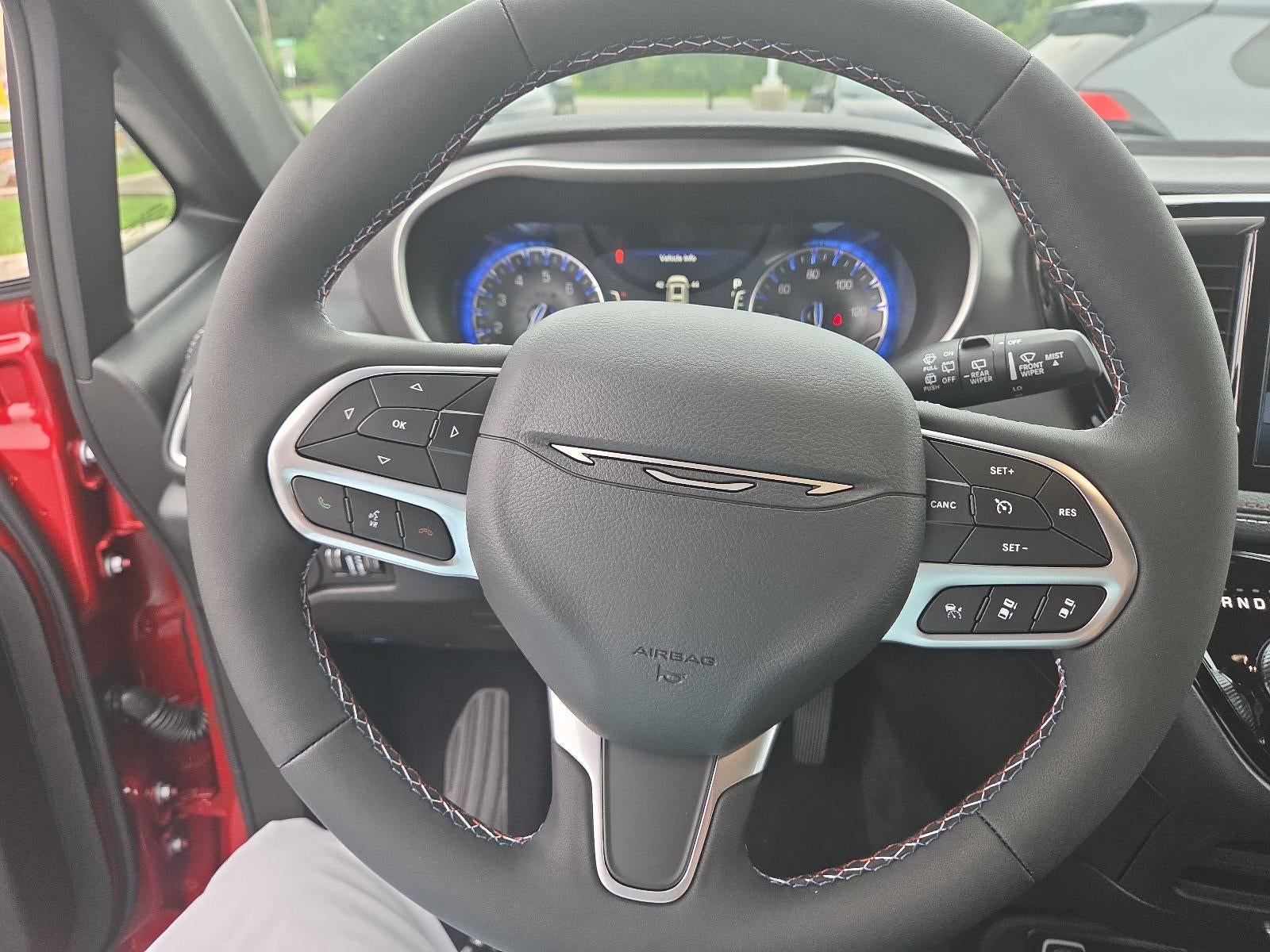 2027 Chrysler Pacifica Select AWD