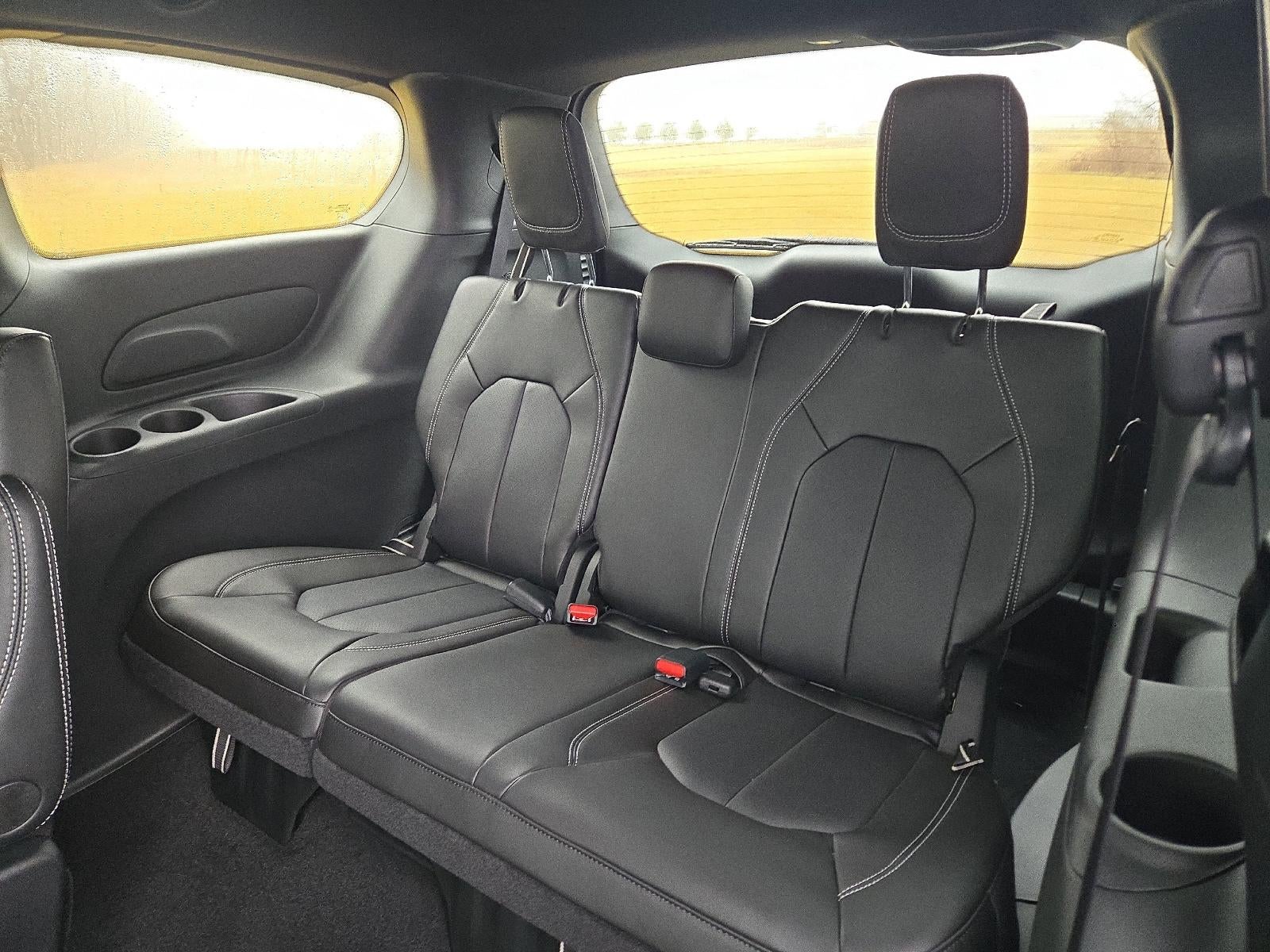 2026 Chrysler Pacifica Select AWD