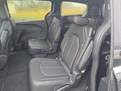 2026 Chrysler Pacifica Select AWD