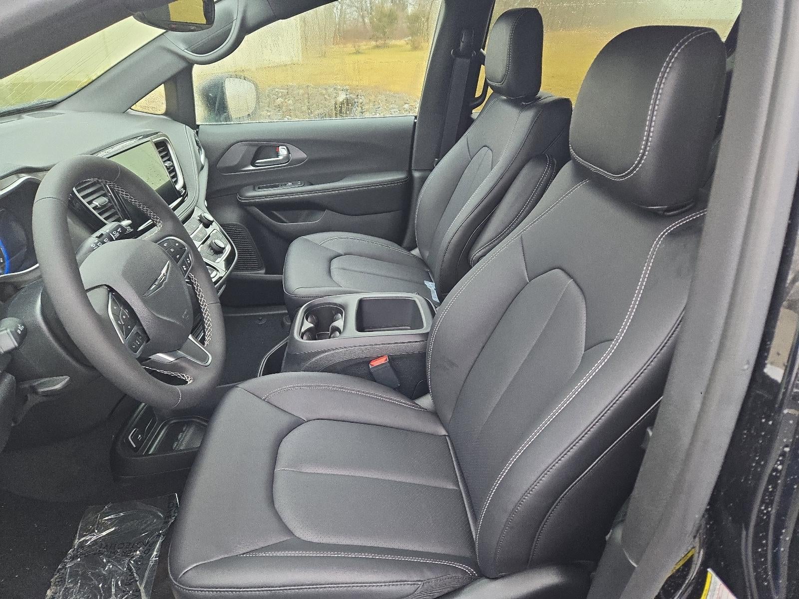 2026 Chrysler Pacifica Select AWD