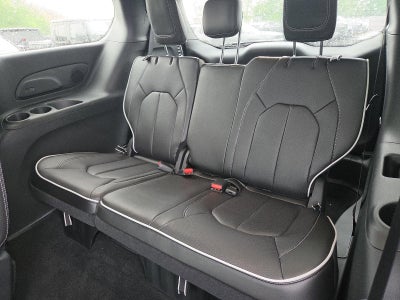2027 Chrysler Pacifica Limited AWD