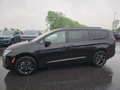 2027 Chrysler Pacifica Limited AWD