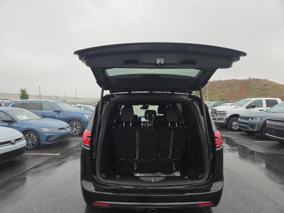 2027 Chrysler Pacifica Limited AWD