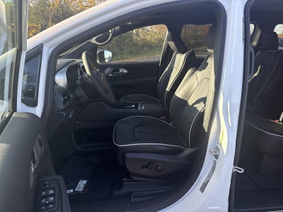 2026 Chrysler Pacifica Limited AWD