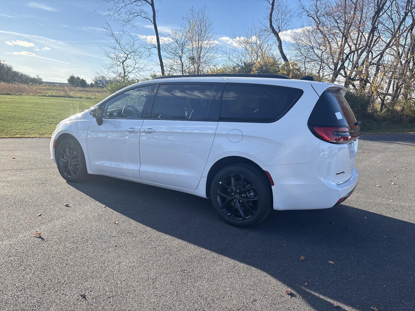 2026 Chrysler Pacifica Limited AWD