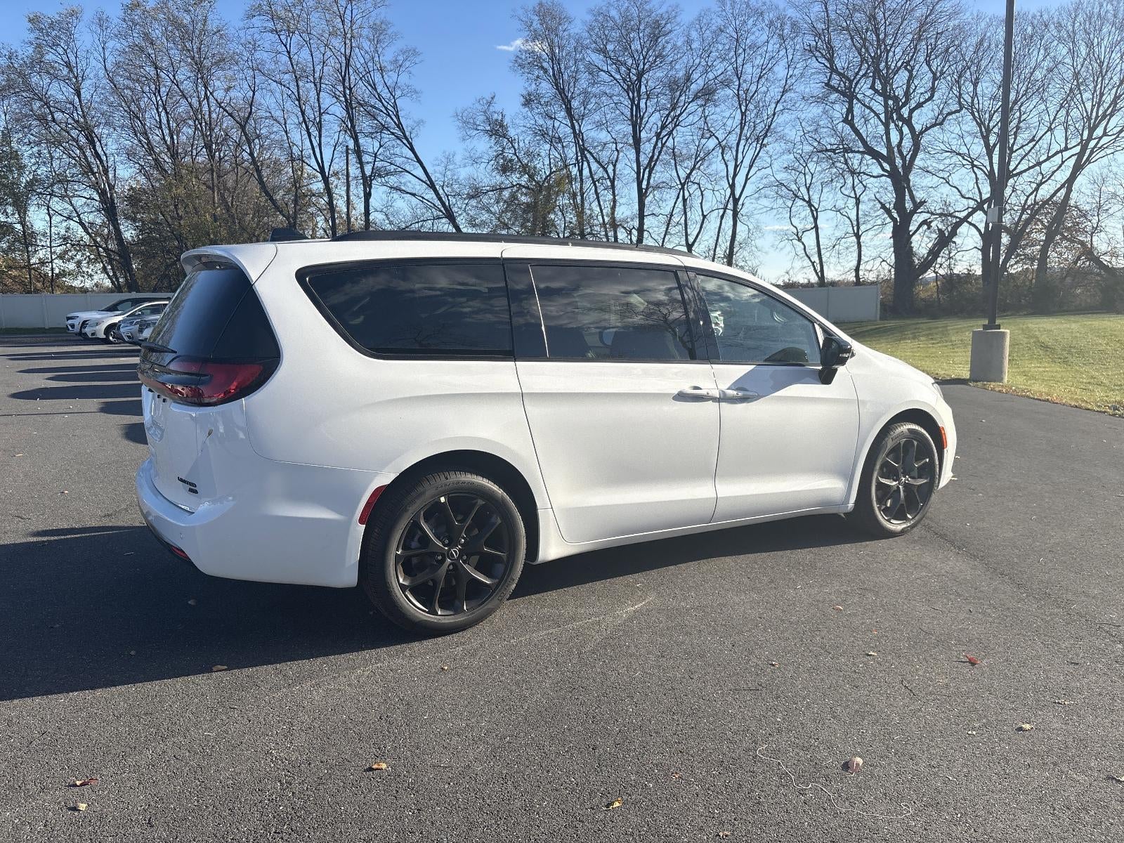 2026 Chrysler Pacifica Limited AWD