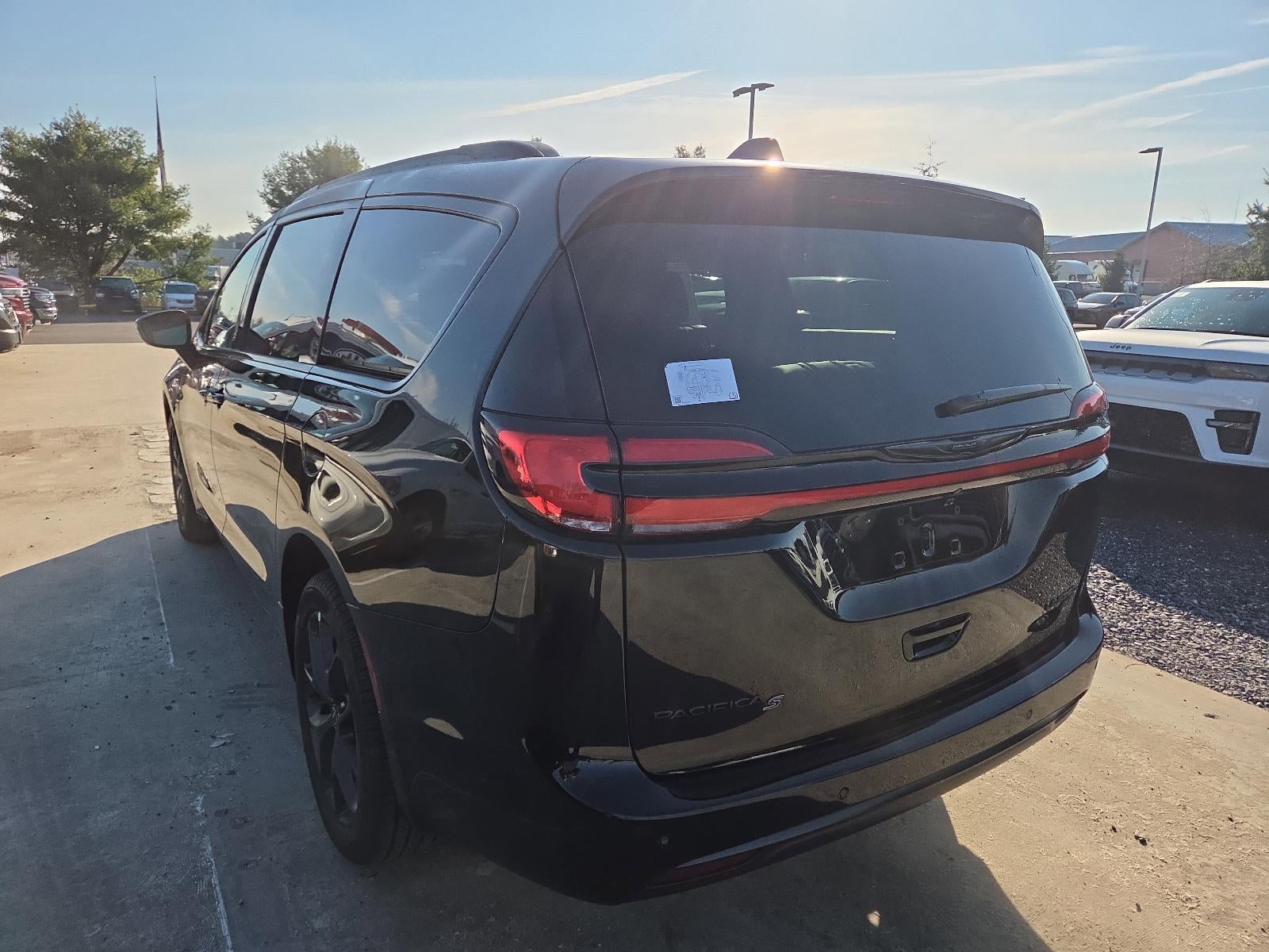 2026 Chrysler Pacifica Limited AWD