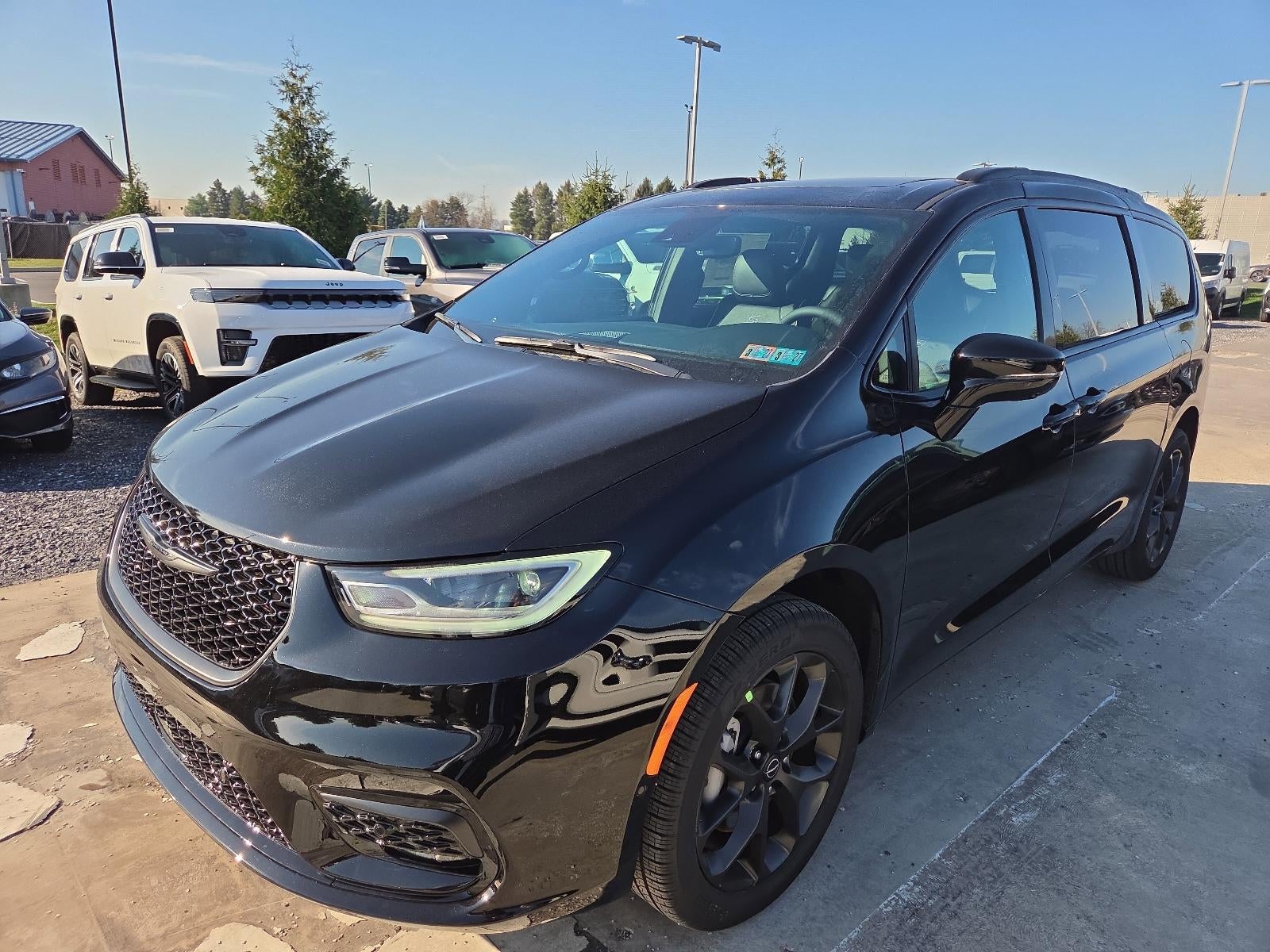 2026 Chrysler Pacifica Limited AWD
