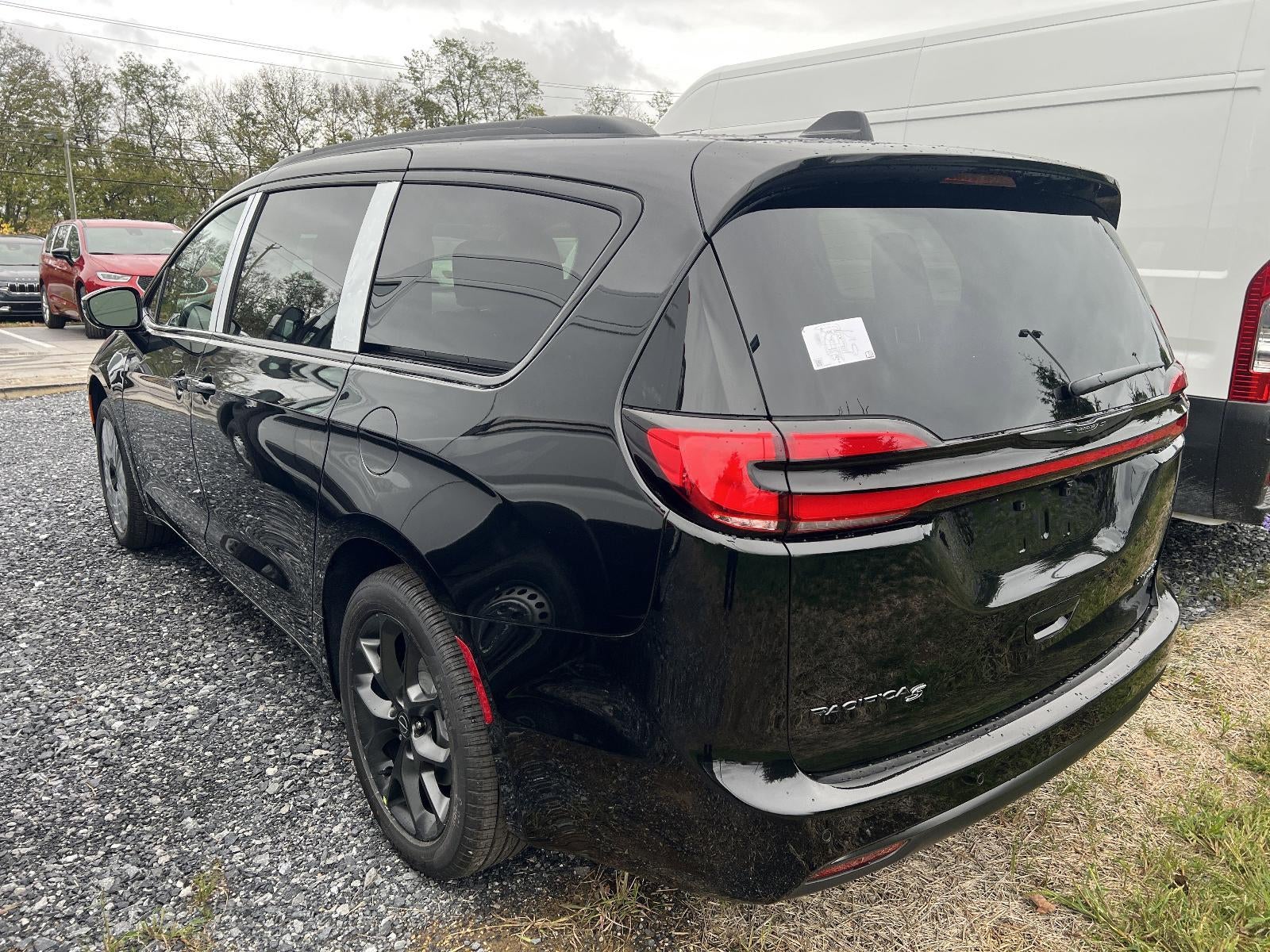 2026 Chrysler Pacifica Limited AWD