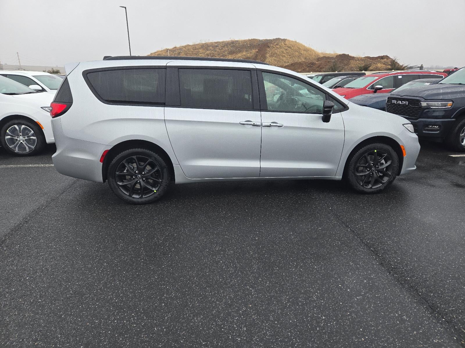 2026 Chrysler Pacifica Limited AWD