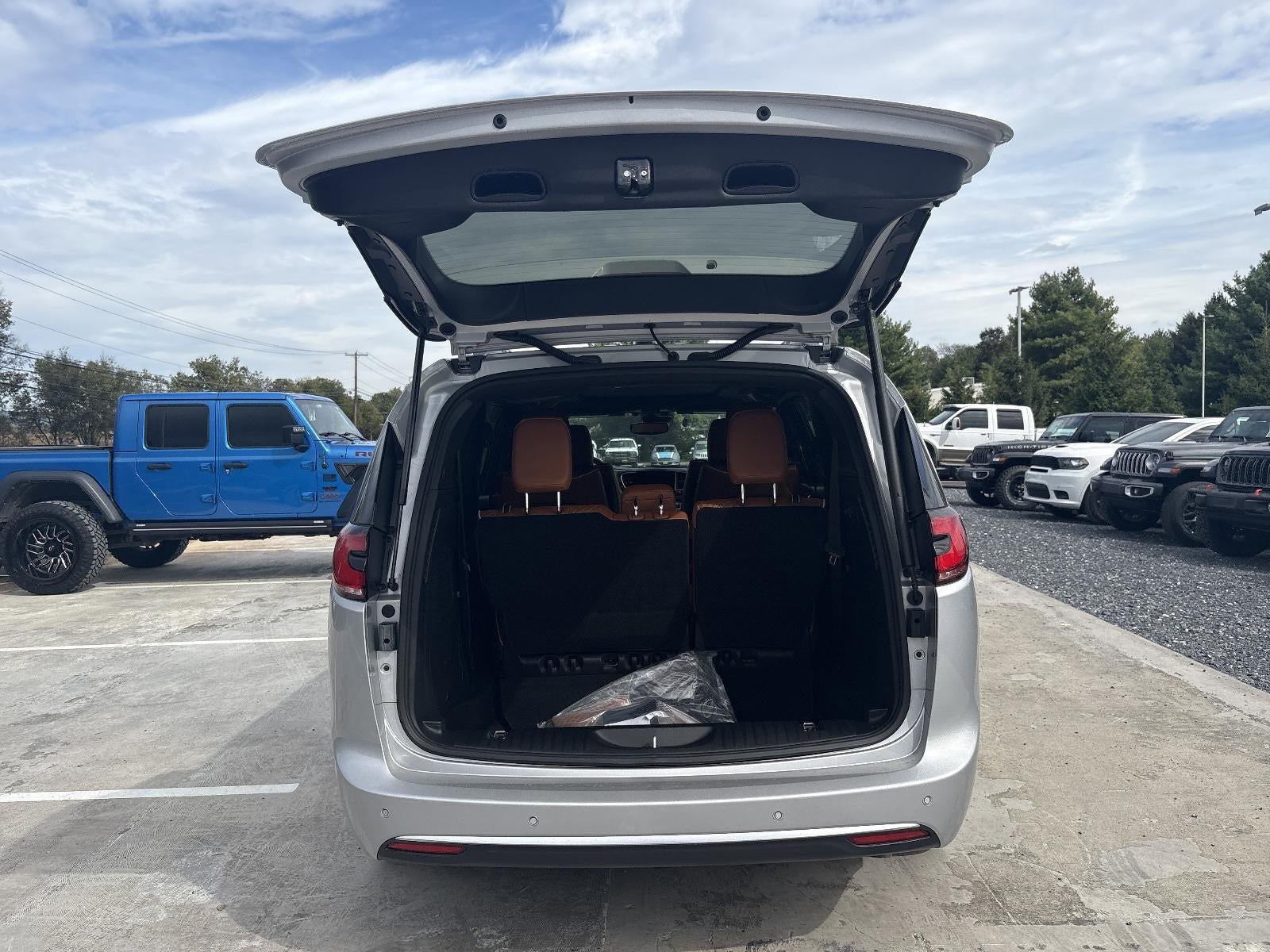 2026 Chrysler Pacifica Pinnacle AWD