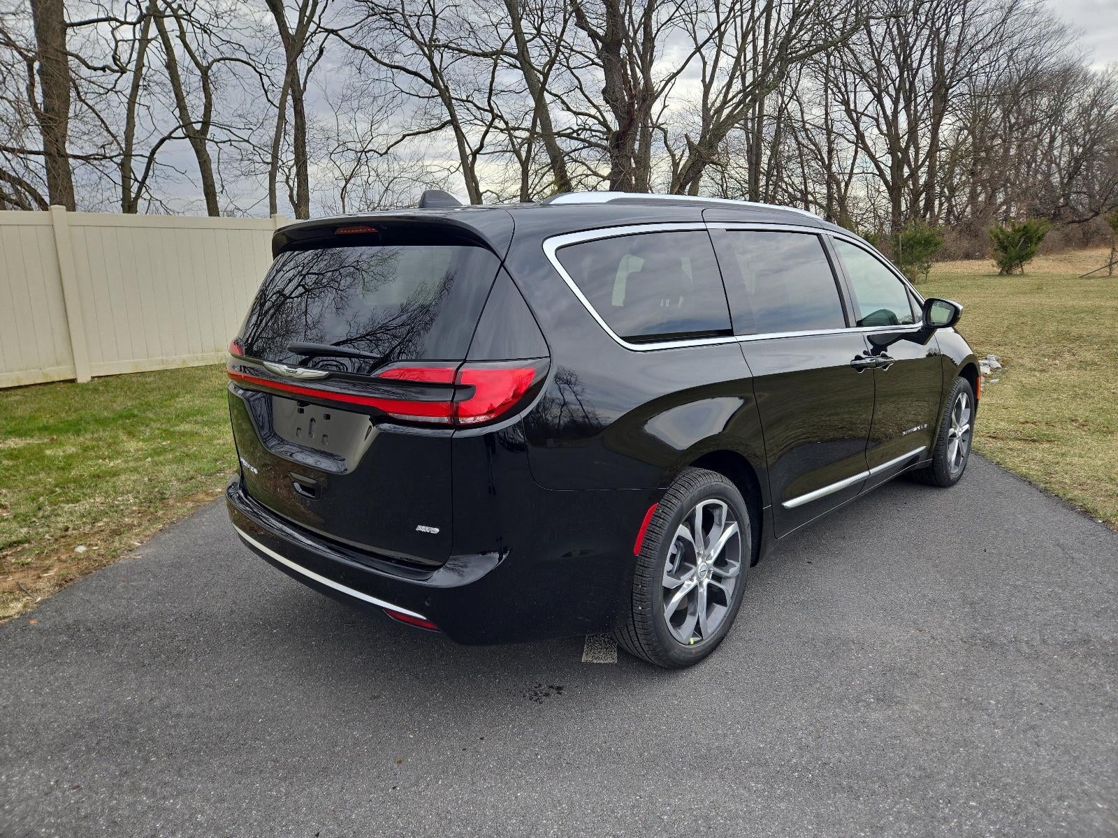 2026 Chrysler Pacifica Pinnacle AWD