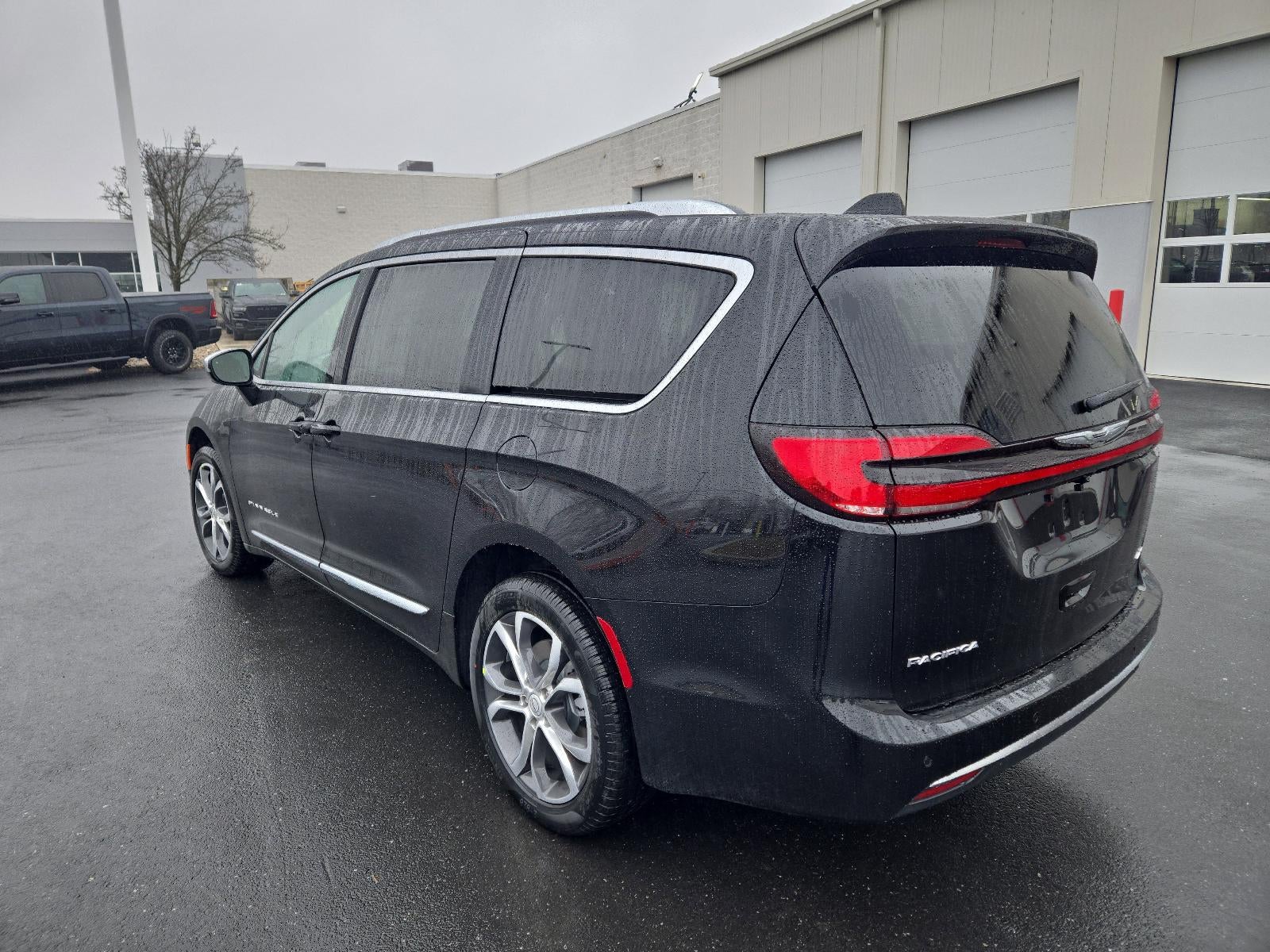 2026 Chrysler Pacifica Pinnacle AWD