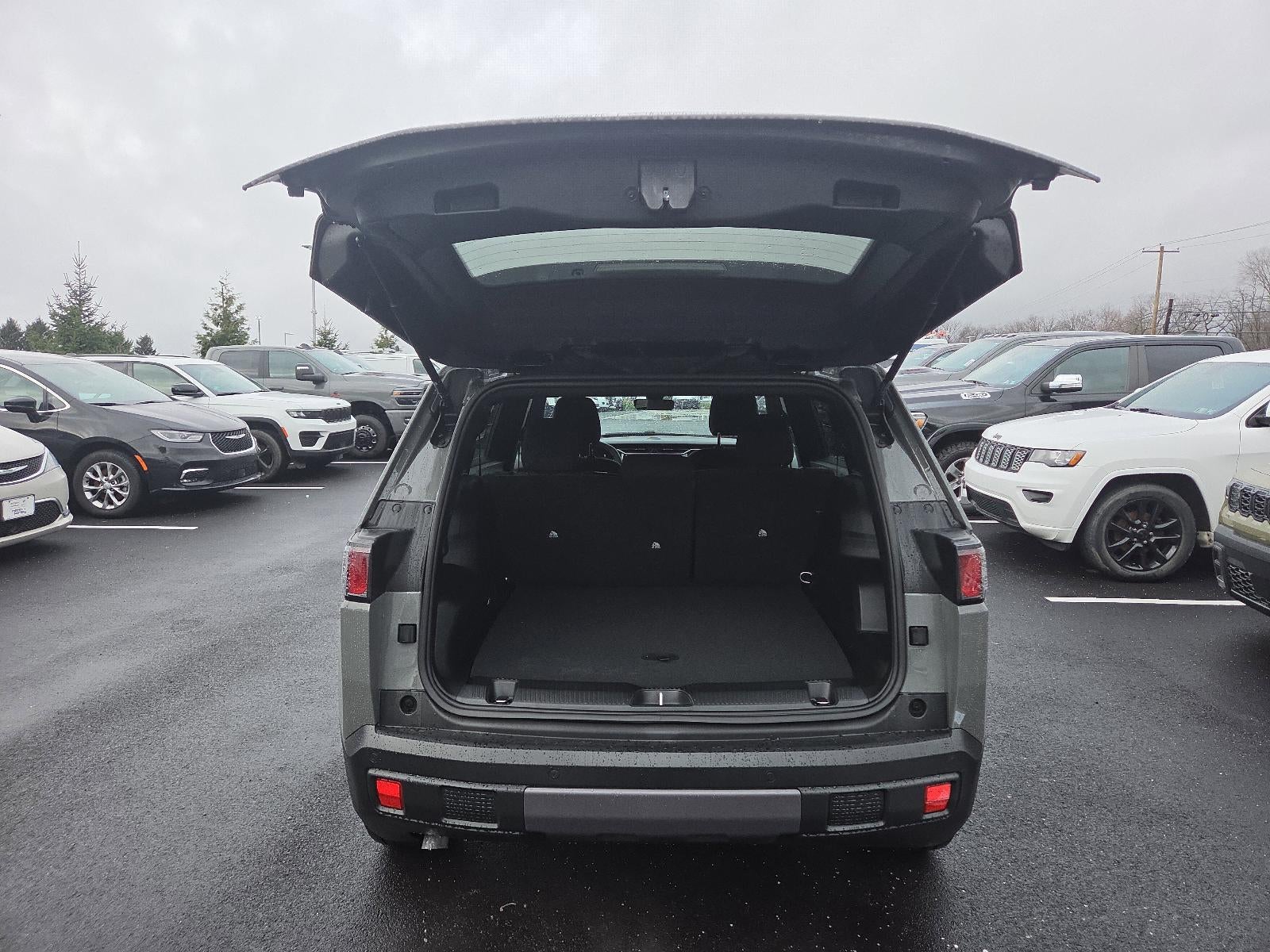 2026 Jeep Cherokee Laredo 4x4