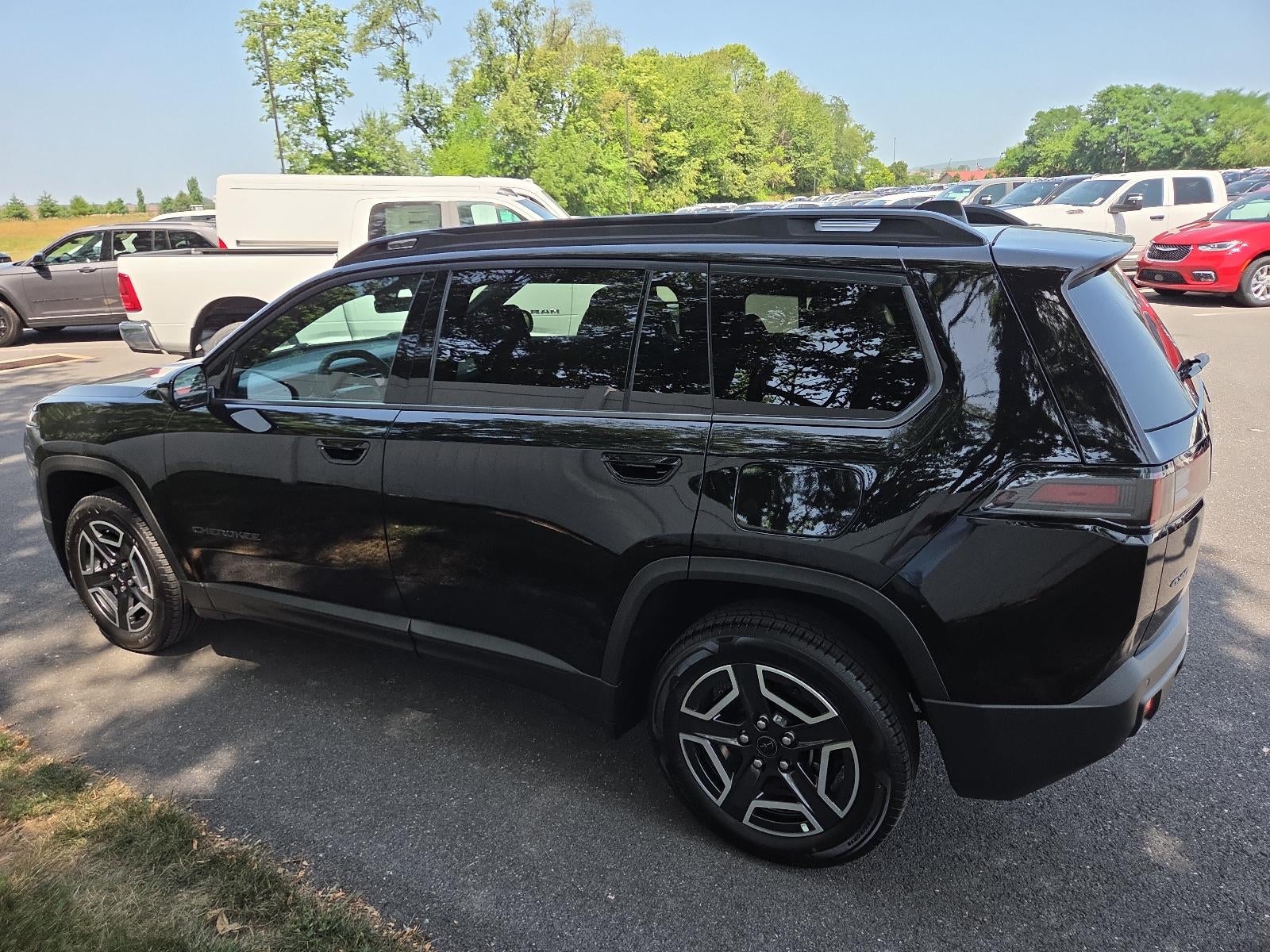 2026 Jeep Cherokee Laredo 4x4