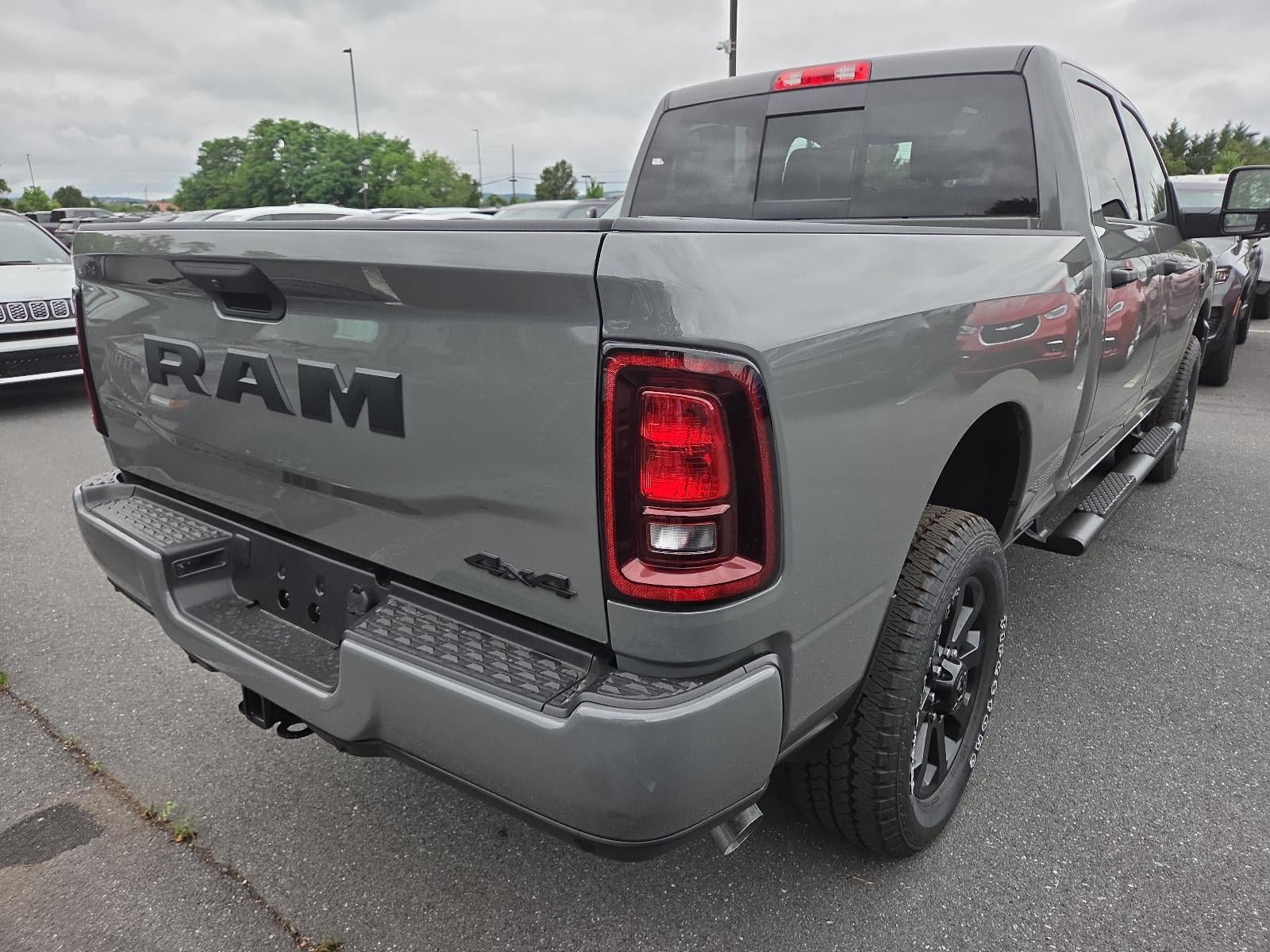 2026 RAM 2500 Black Express 4x4 Crew Cab 6'4" Box