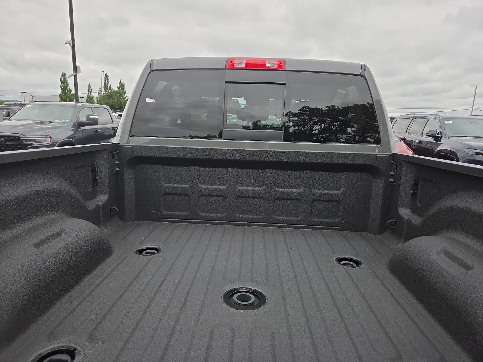 2026 RAM 2500 Black Express 4x4 Crew Cab 6'4" Box