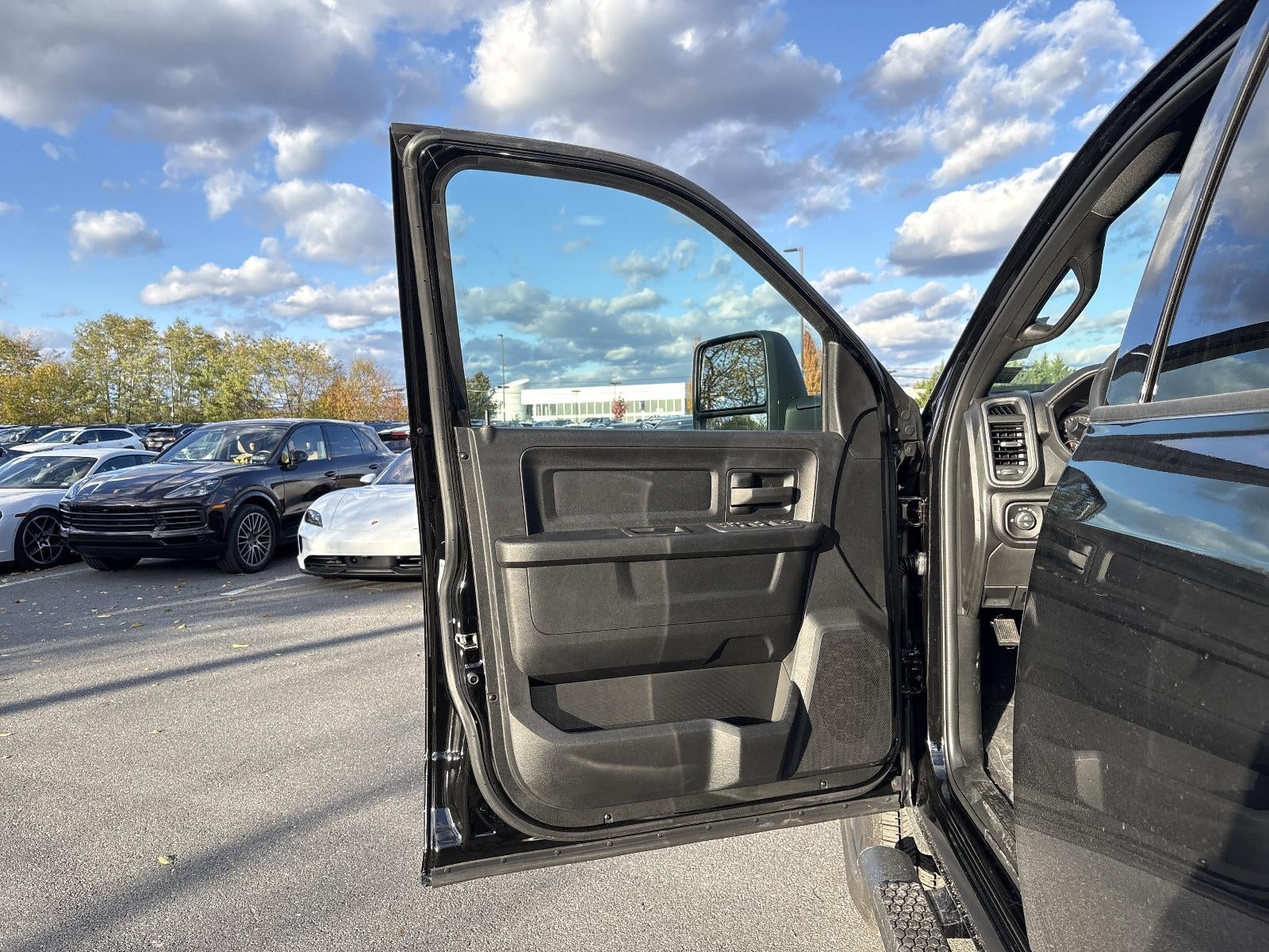 2025 RAM 2500 Tradesman 4x4 Crew Cab 6'4" Box