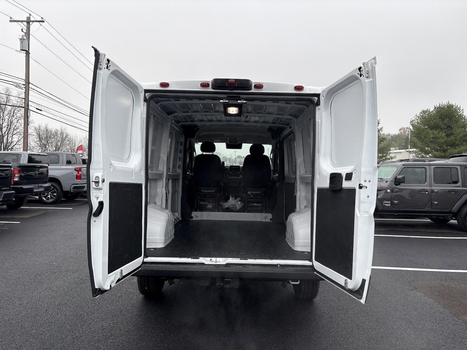 2026 RAM ProMaster Cargo Van Tradesman 1500 Low Roof 136" WB w/Pass Seat