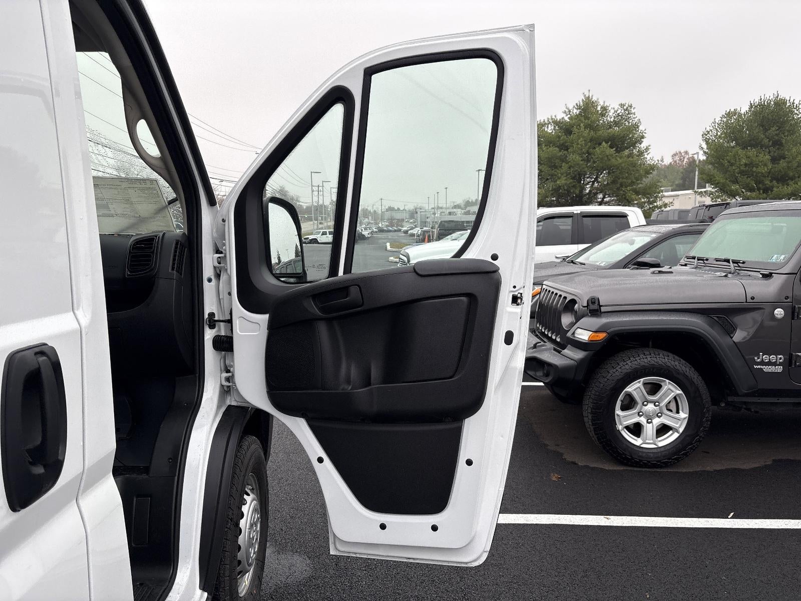 2026 RAM ProMaster Cargo Van Tradesman 1500 Low Roof 136" WB w/Pass Seat