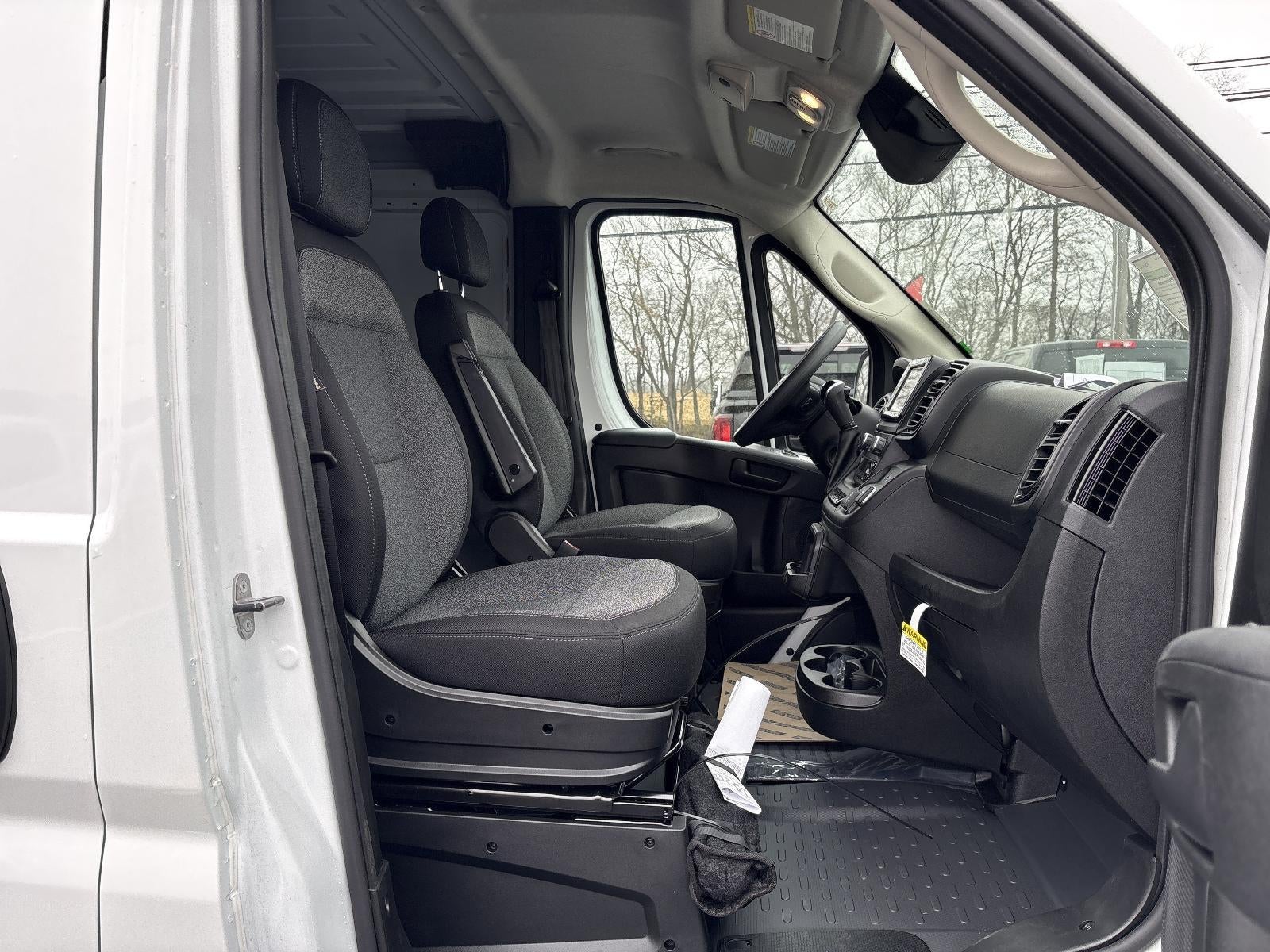 2026 RAM ProMaster Cargo Van Tradesman 1500 Low Roof 136" WB w/Pass Seat