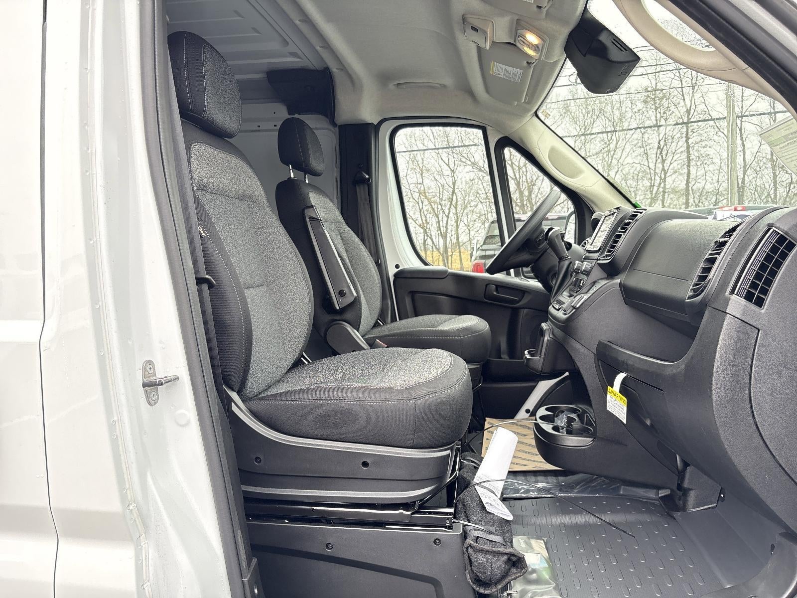 2026 RAM ProMaster Cargo Van Tradesman 1500 Low Roof 136" WB w/Pass Seat