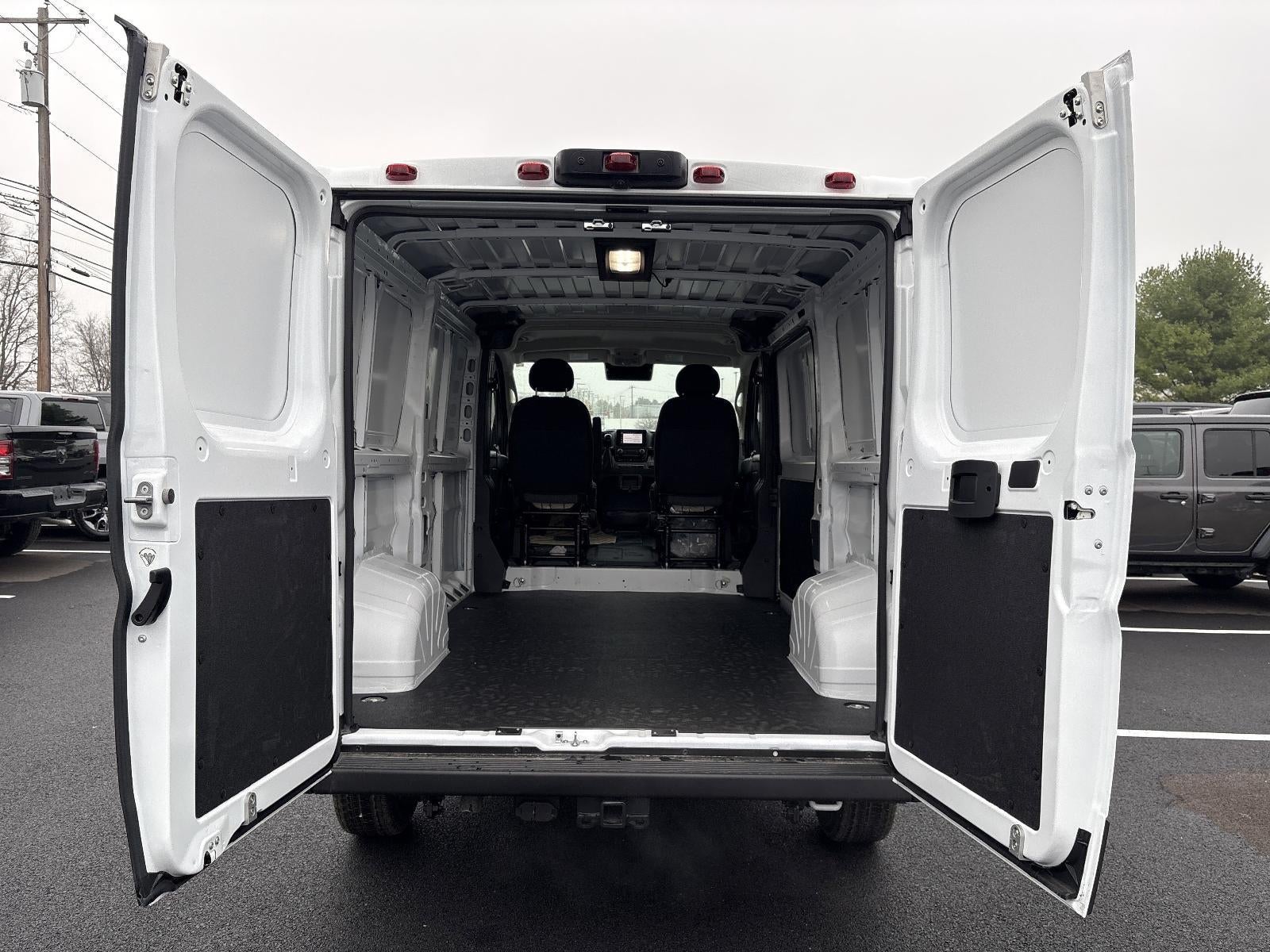 2026 RAM ProMaster Cargo Van Tradesman 1500 Low Roof 136" WB w/Pass Seat