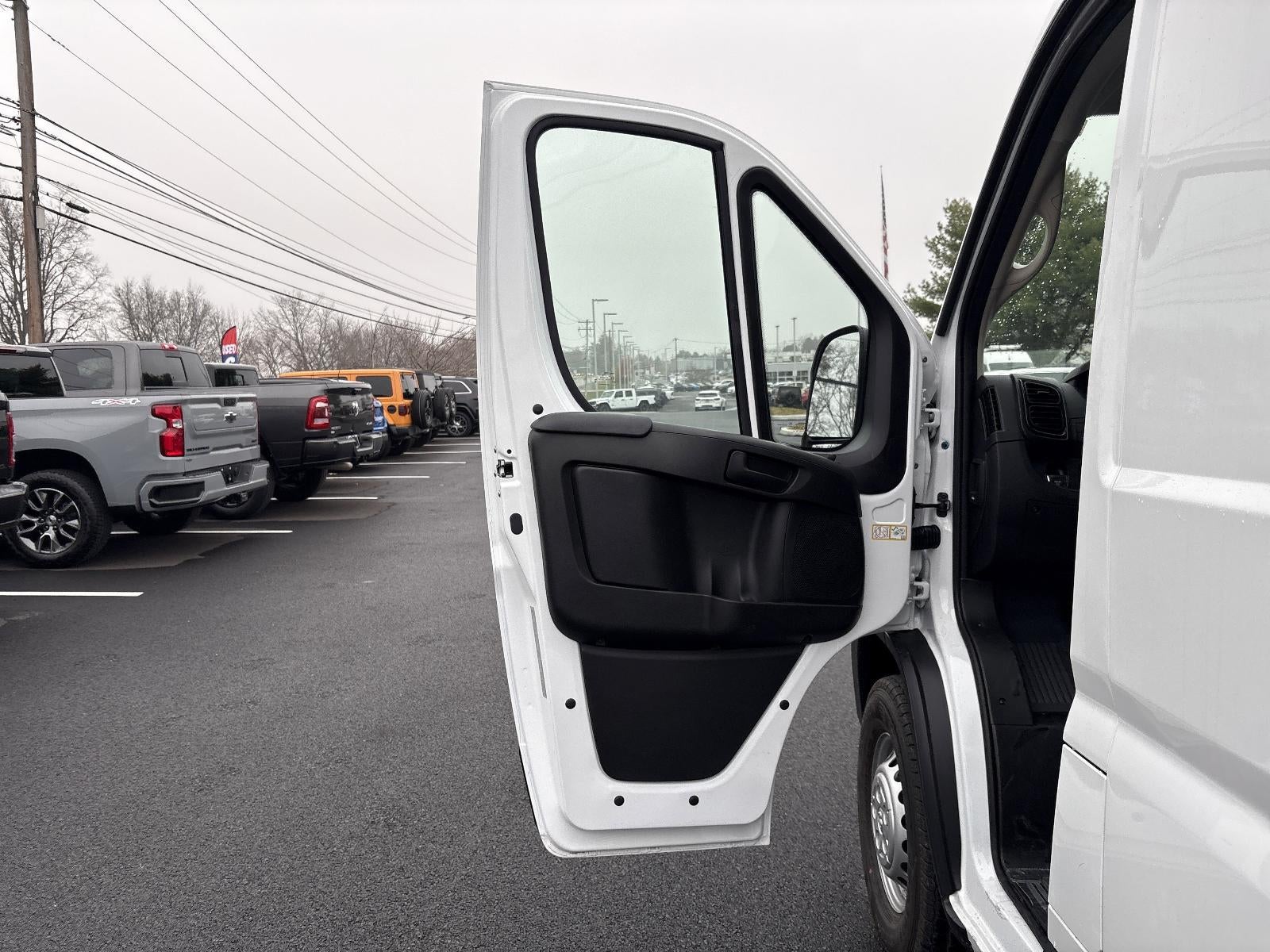 2026 RAM ProMaster Cargo Van Tradesman 1500 Low Roof 136" WB w/Pass Seat