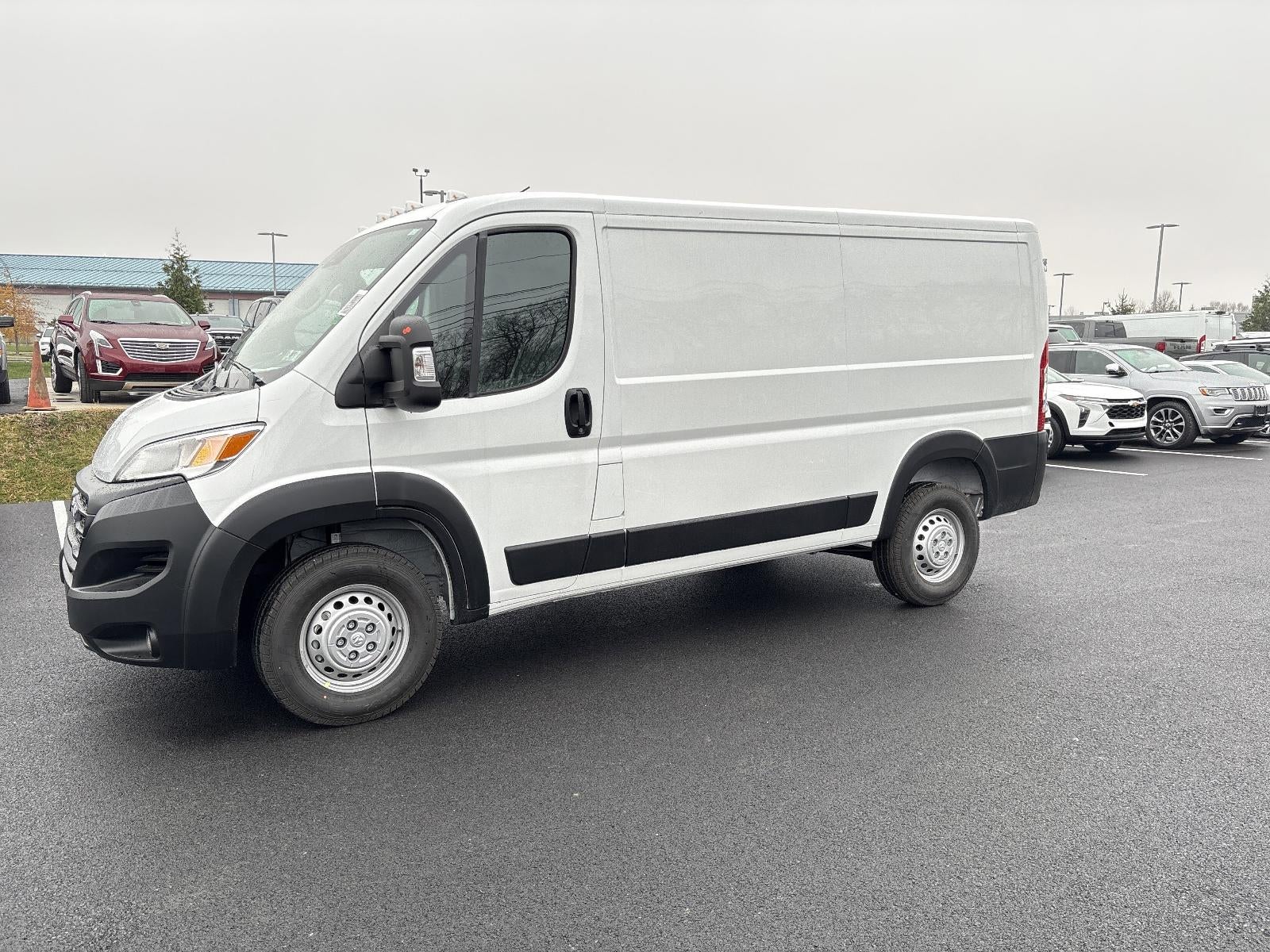 2026 RAM ProMaster Cargo Van Tradesman 1500 Low Roof 136" WB w/Pass Seat
