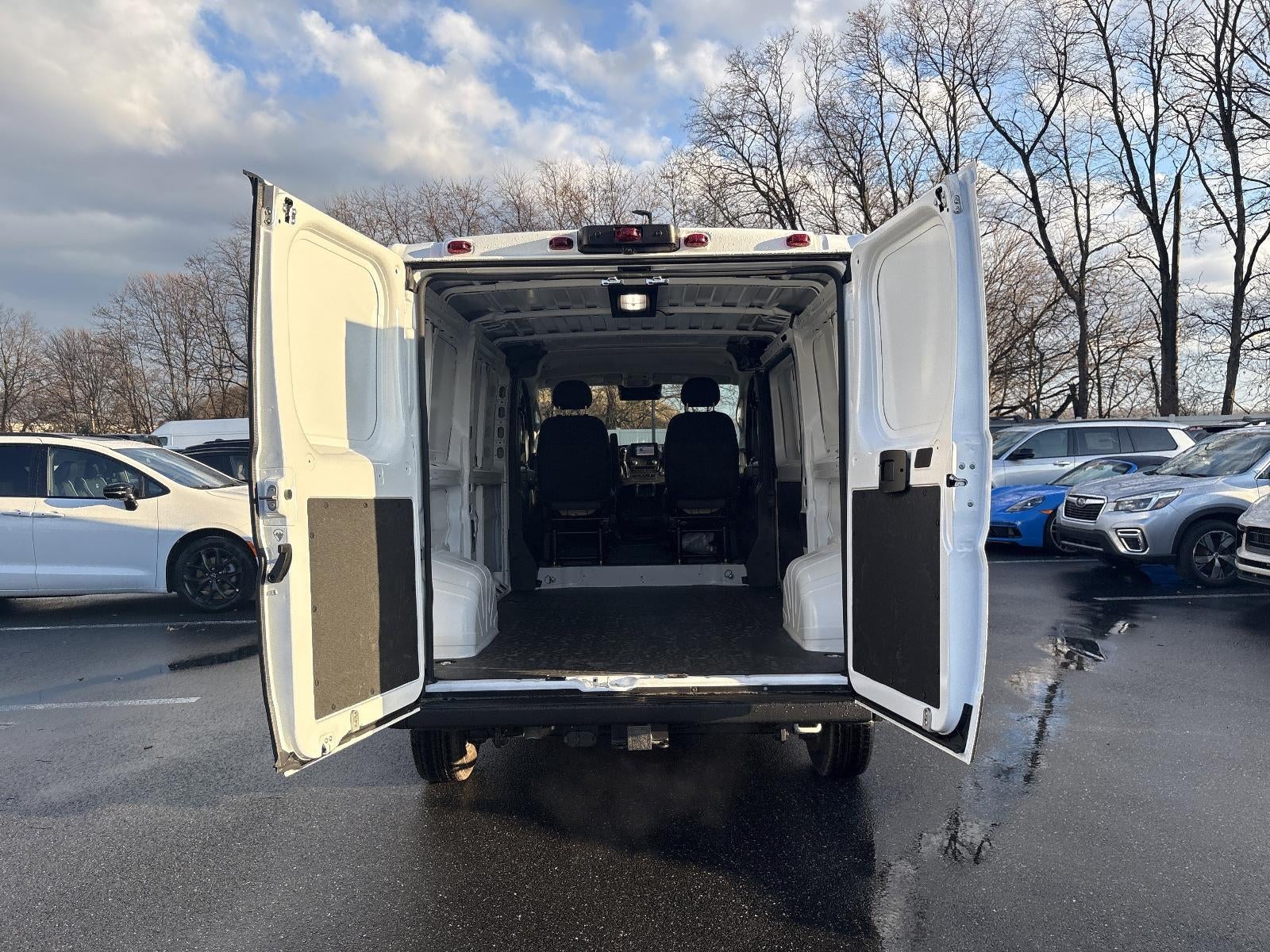 2026 RAM ProMaster Cargo Van Tradesman 1500 Low Roof 136" WB w/Pass Seat