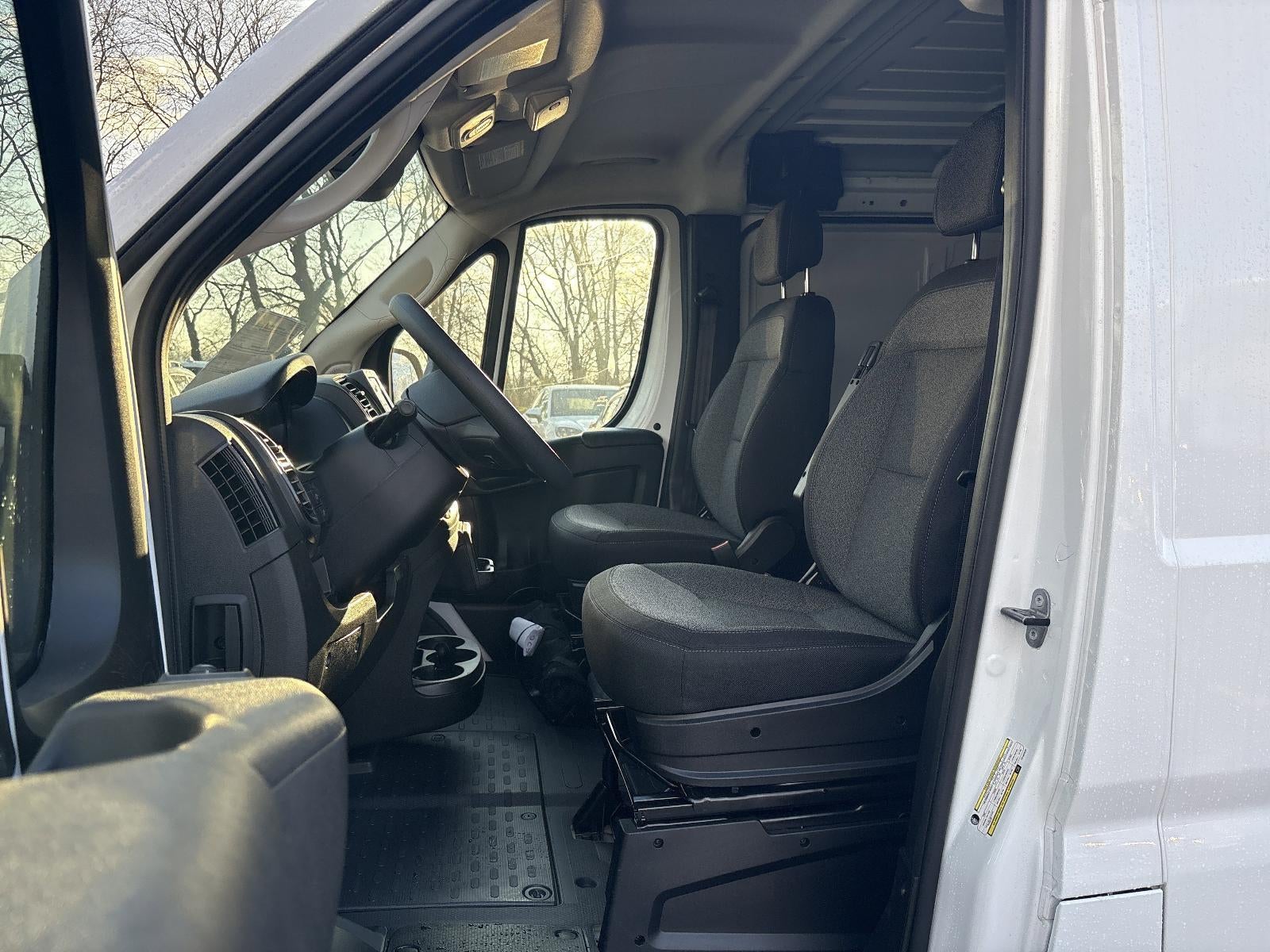 2026 RAM ProMaster Cargo Van Tradesman 1500 Low Roof 136" WB w/Pass Seat