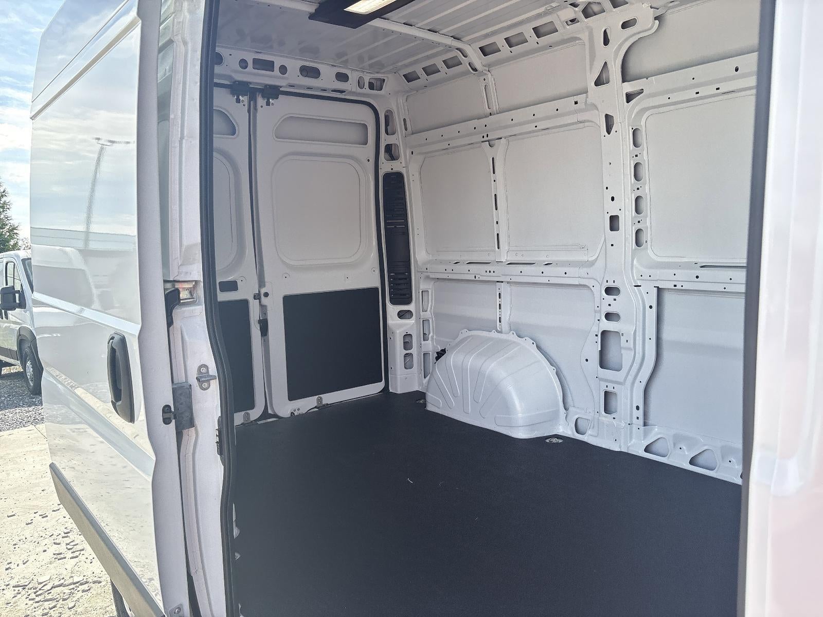 2025 RAM ProMaster Cargo Van Tradesman 2500 High Roof 136" WB w/Pass Seat