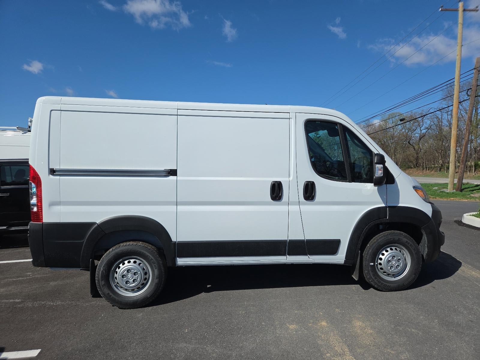 2026 RAM ProMaster Cargo Van Tradesman 1500 Low Roof 118" WB w/Pass Seat