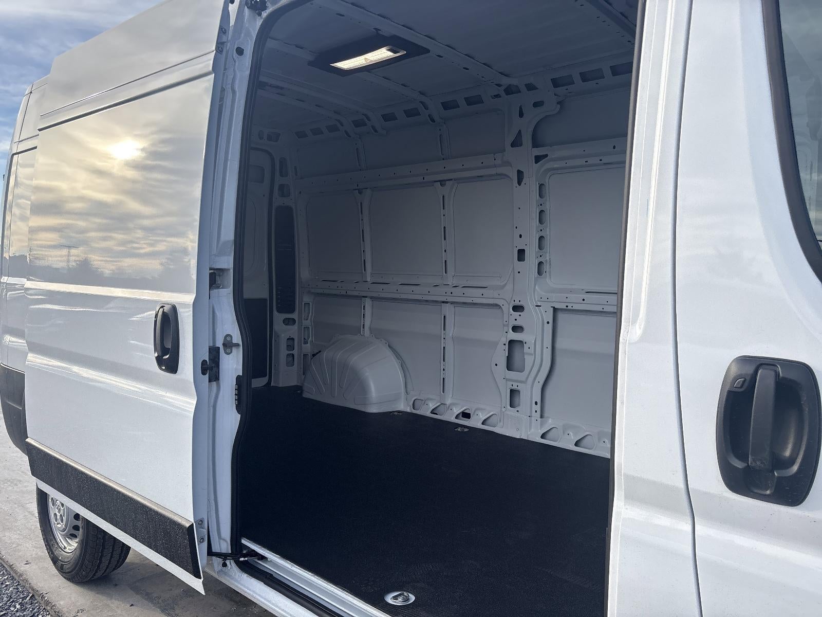 2026 RAM ProMaster Cargo Van Tradesman 2500 Low Roof 136" WB w/Pass Seat