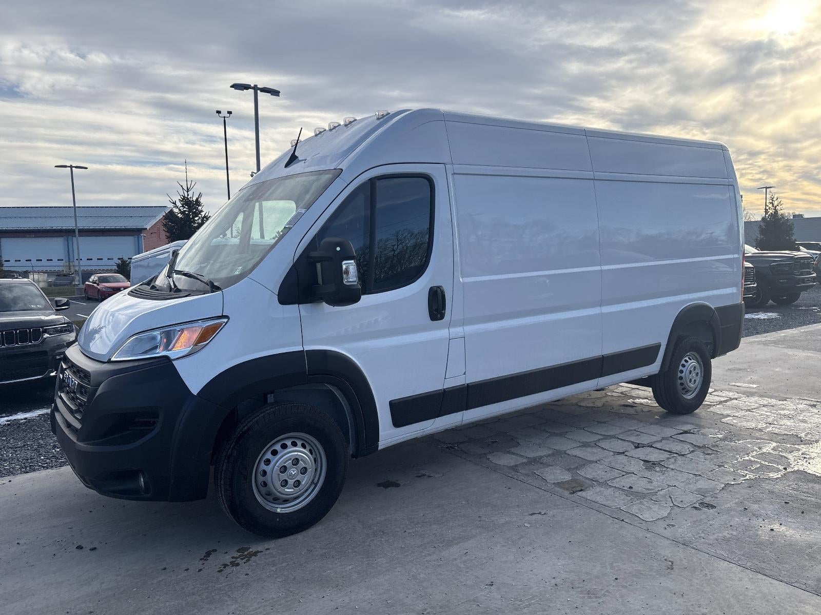 2026 RAM ProMaster Cargo Van Tradesman 2500 Low Roof 136" WB w/Pass Seat