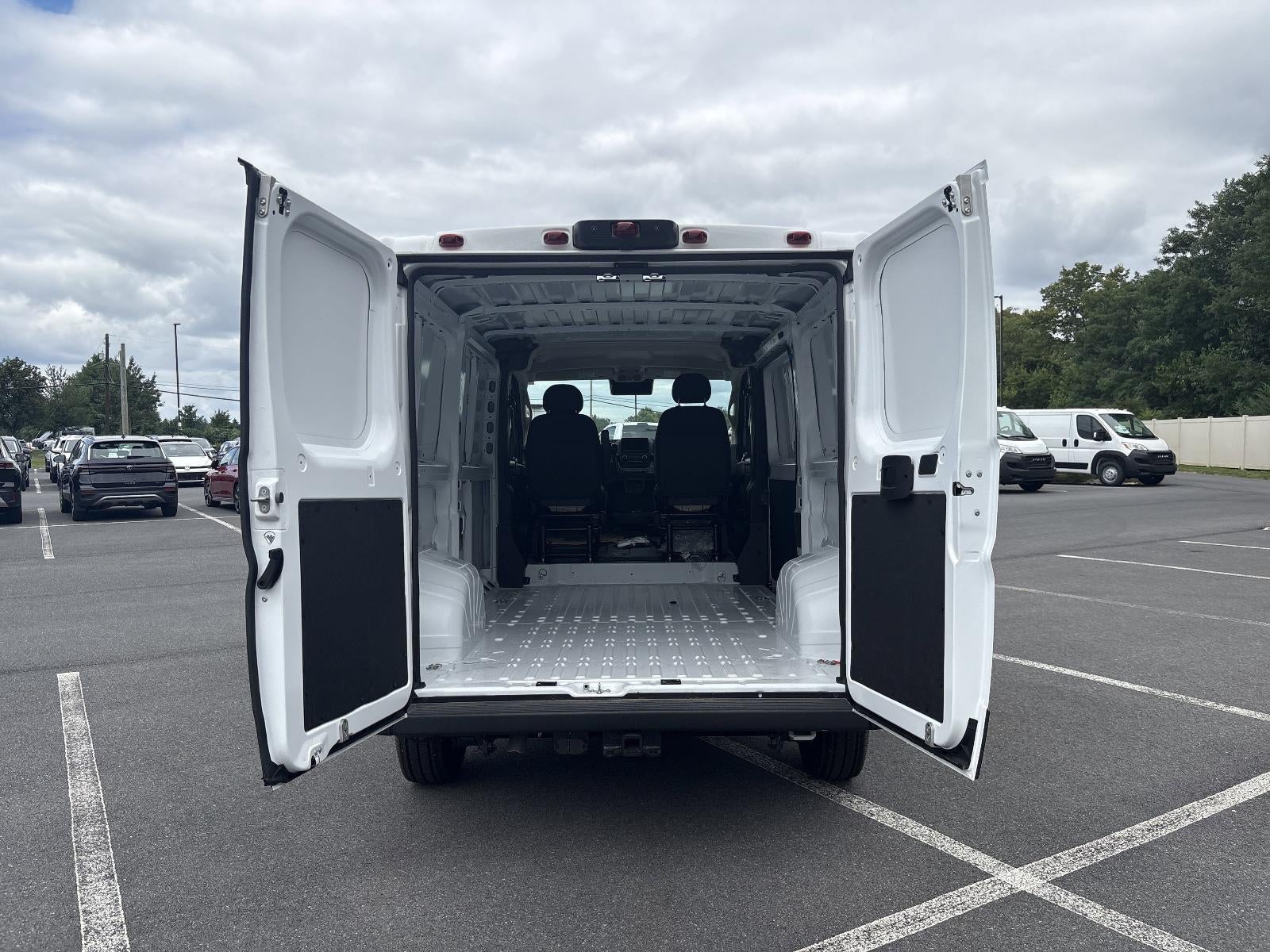 2025 RAM ProMaster Cargo Van Tradesman 2500 Low Roof 136" WB w/Pass Seat
