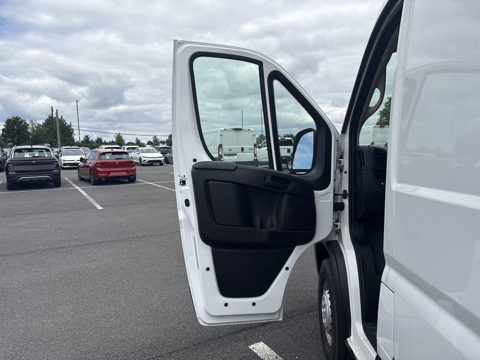 2025 RAM ProMaster Cargo Van Tradesman 2500 Low Roof 136" WB w/Pass Seat