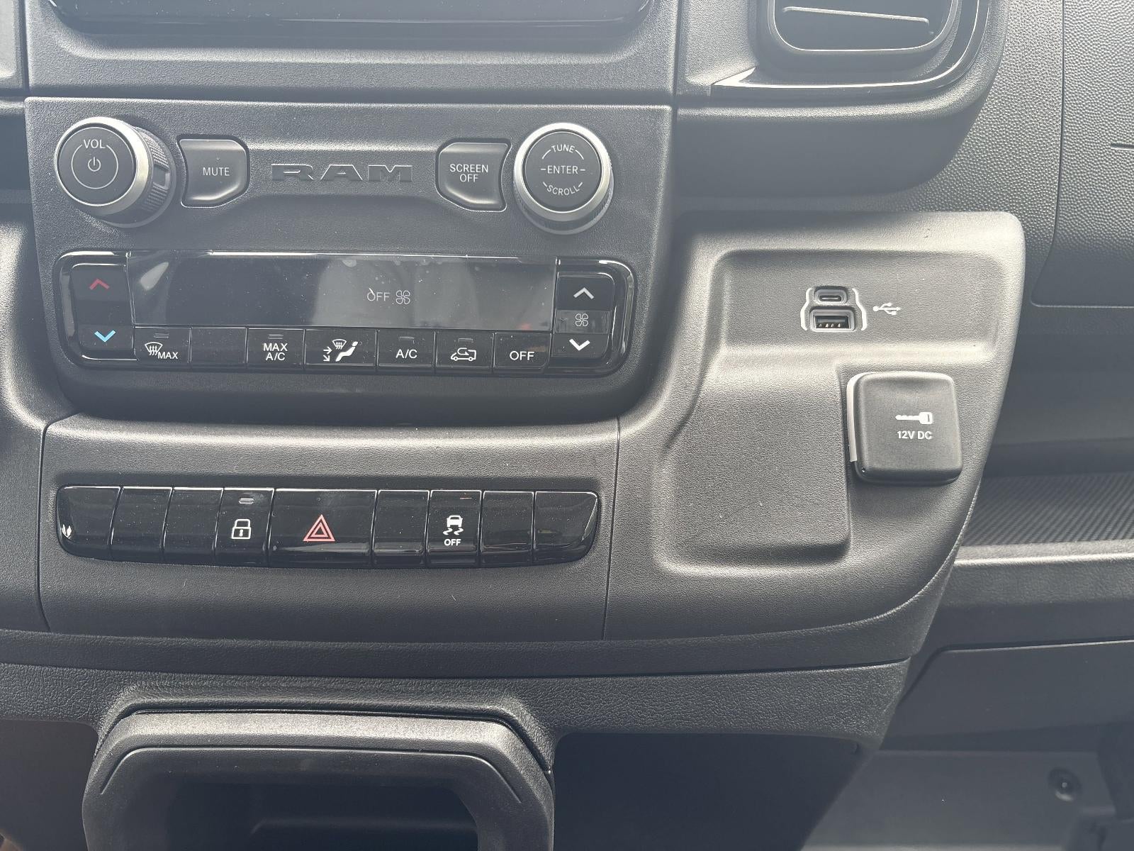 2025 RAM ProMaster Cargo Van Tradesman 2500 Low Roof 136" WB w/Pass Seat