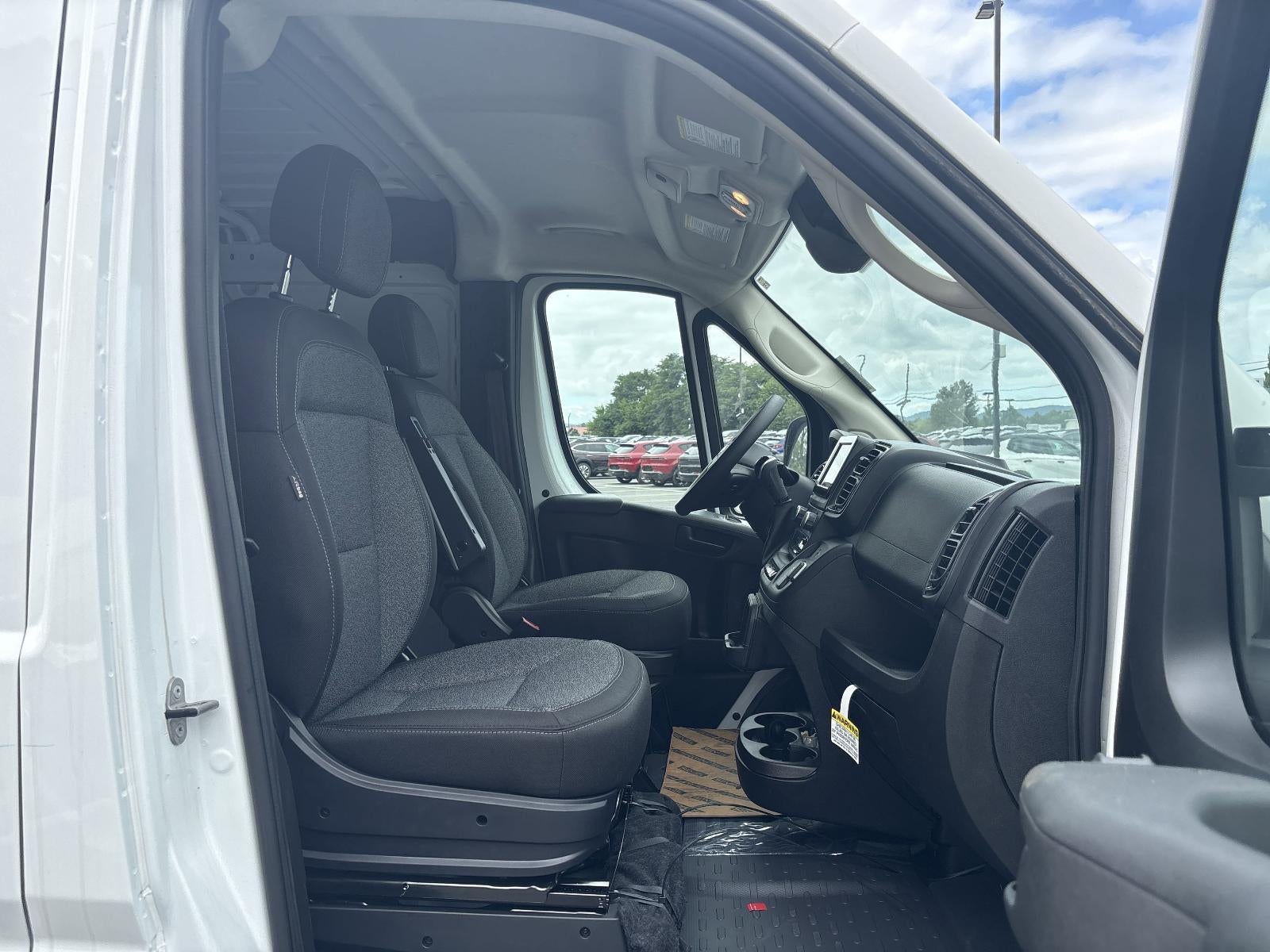 2025 RAM ProMaster Cargo Van Tradesman 2500 Low Roof 136" WB w/Pass Seat