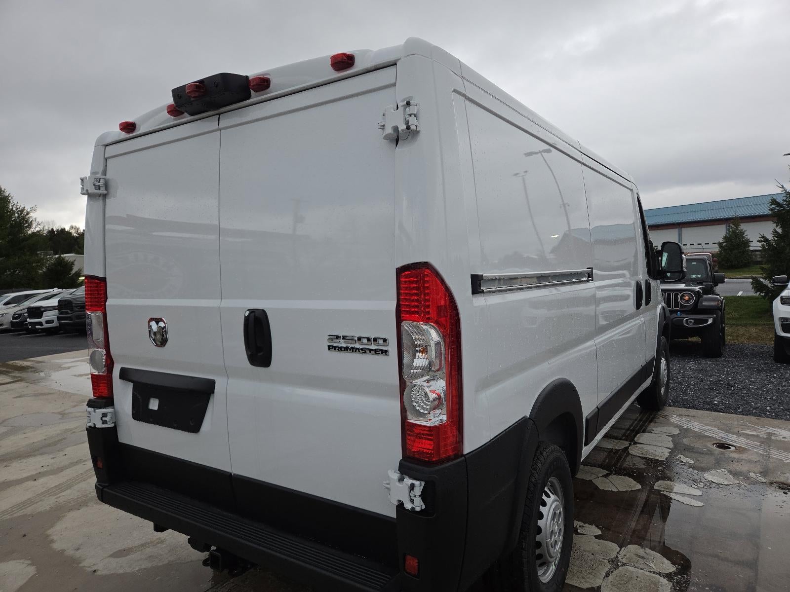 2026 RAM ProMaster Cargo Van Tradesman 2500 Low Roof 136" WB w/Pass Seat