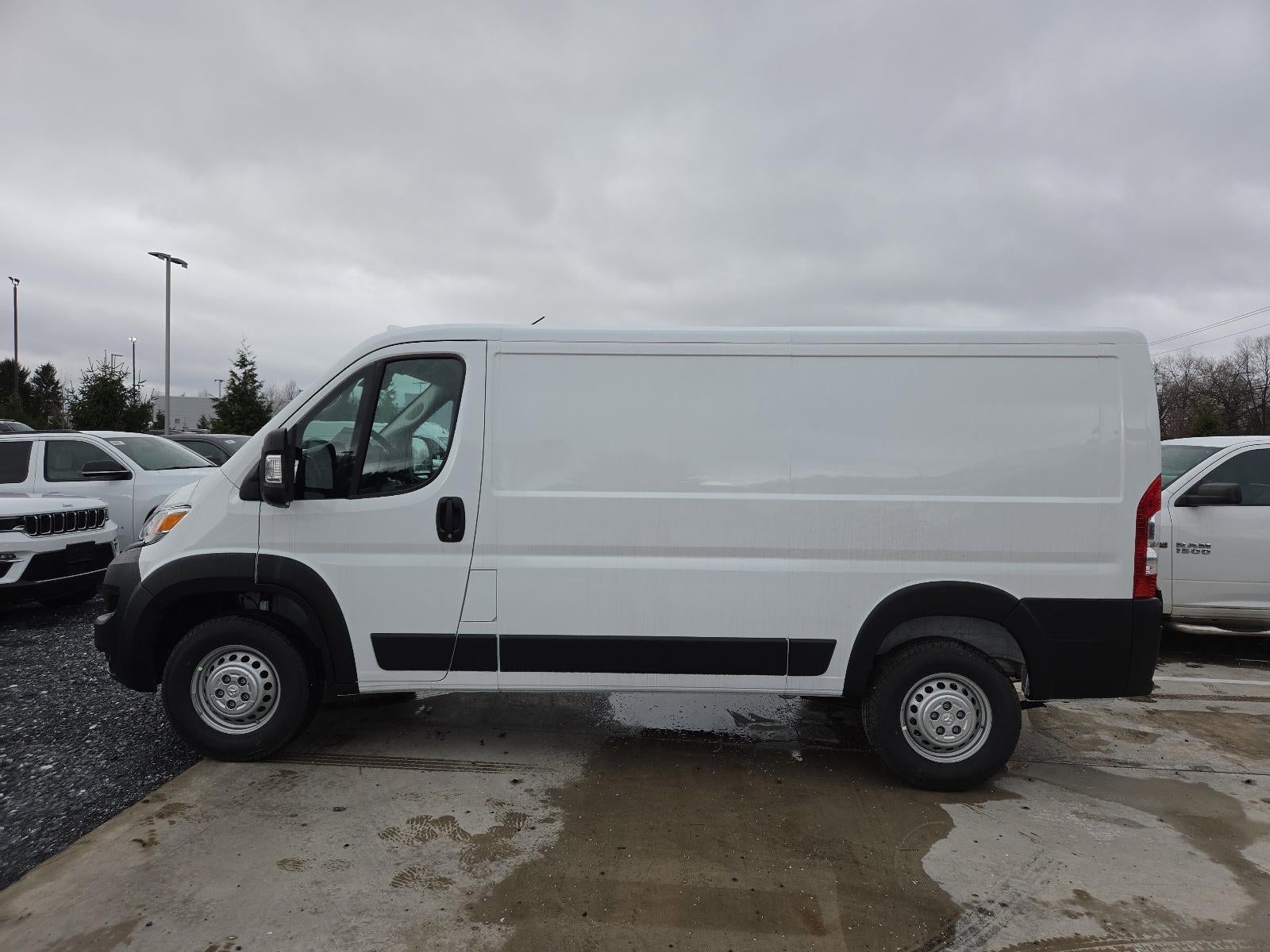 2026 RAM ProMaster Cargo Van Tradesman 2500 Low Roof 136" WB w/Pass Seat