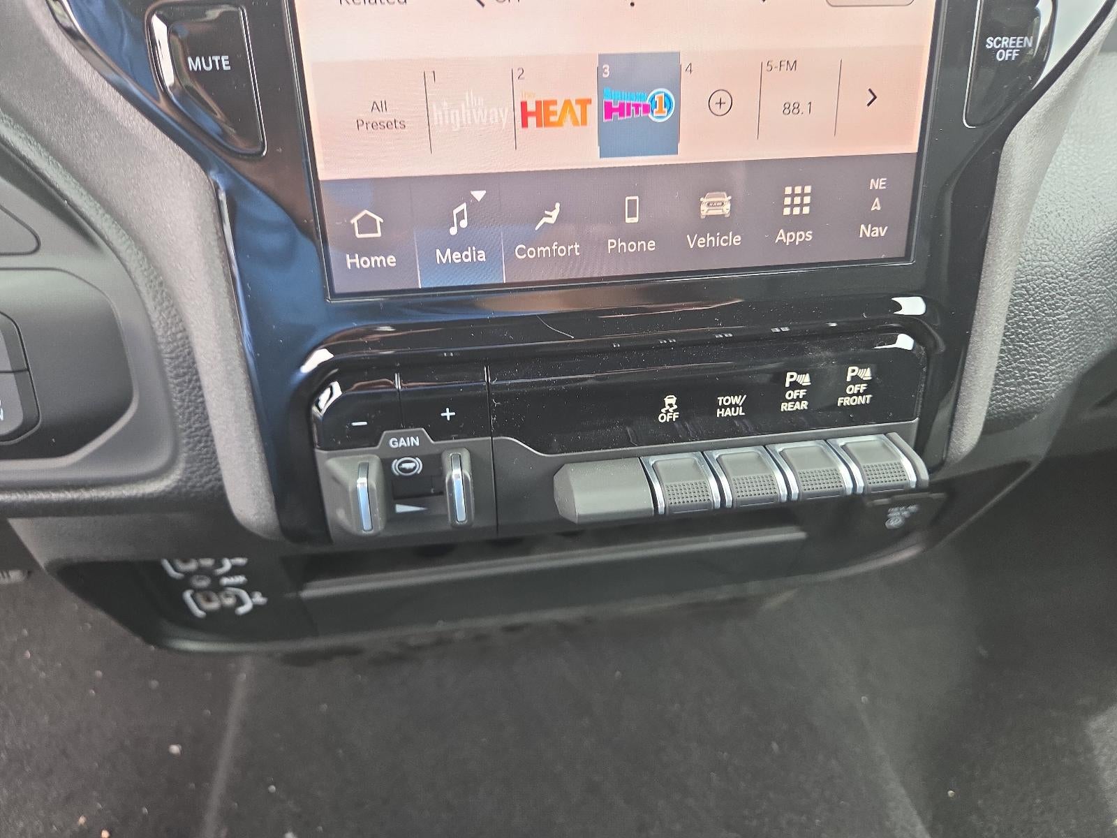 2026 RAM 2500 Tradesman 4x4 Reg Cab 8' Box
