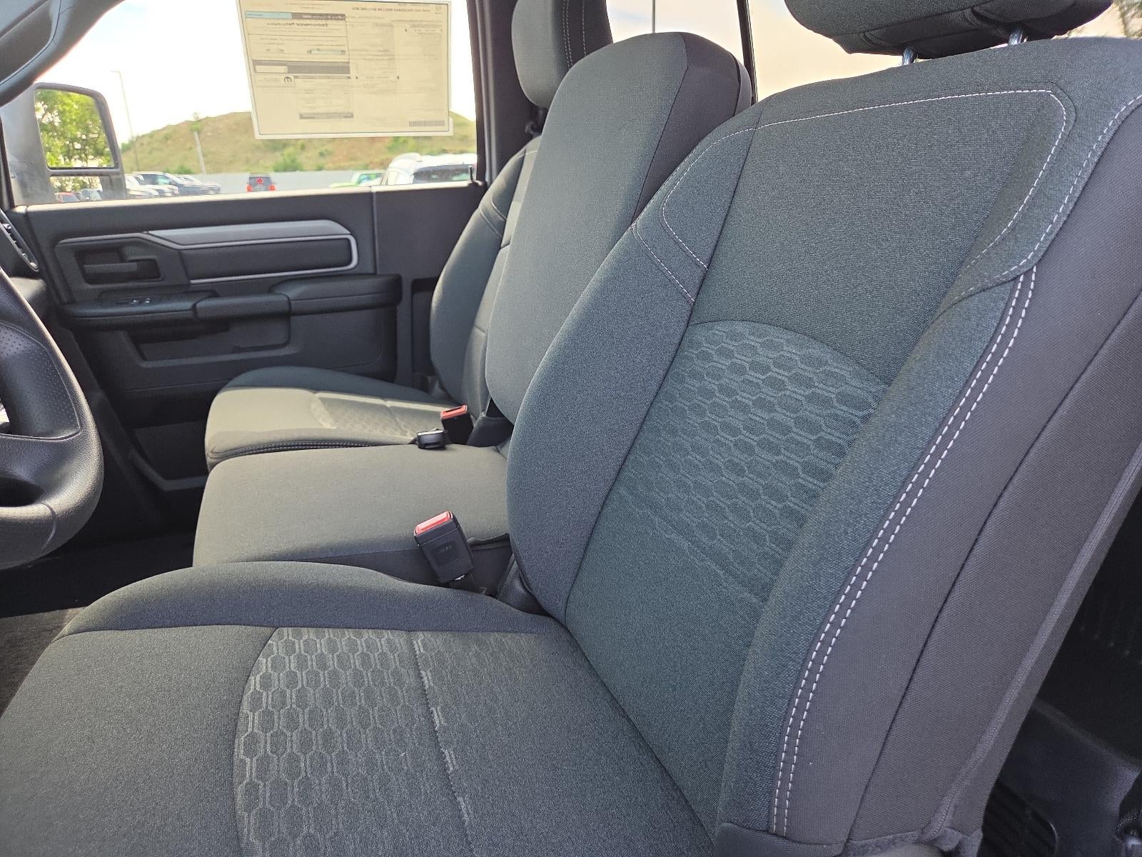 2026 RAM 2500 Tradesman 4x4 Reg Cab 8' Box