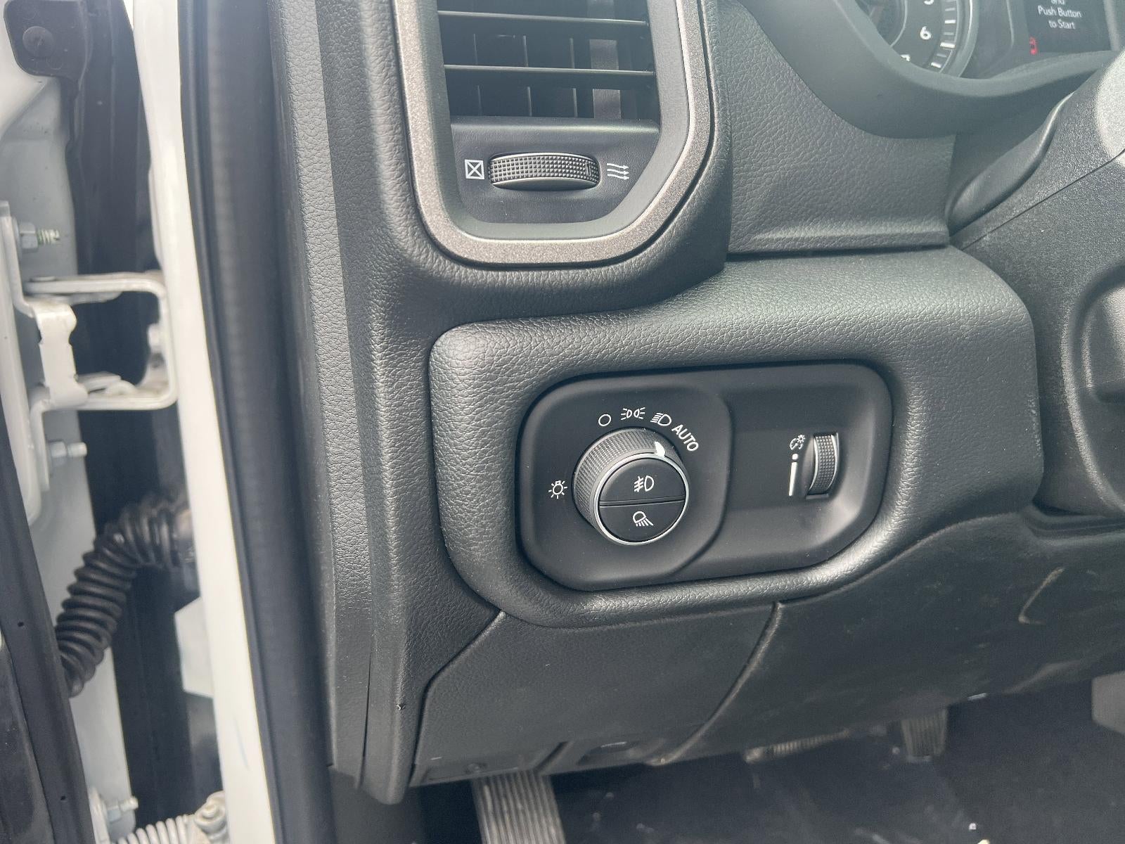 2026 RAM 2500 Tradesman 4x4 Reg Cab 8' Box