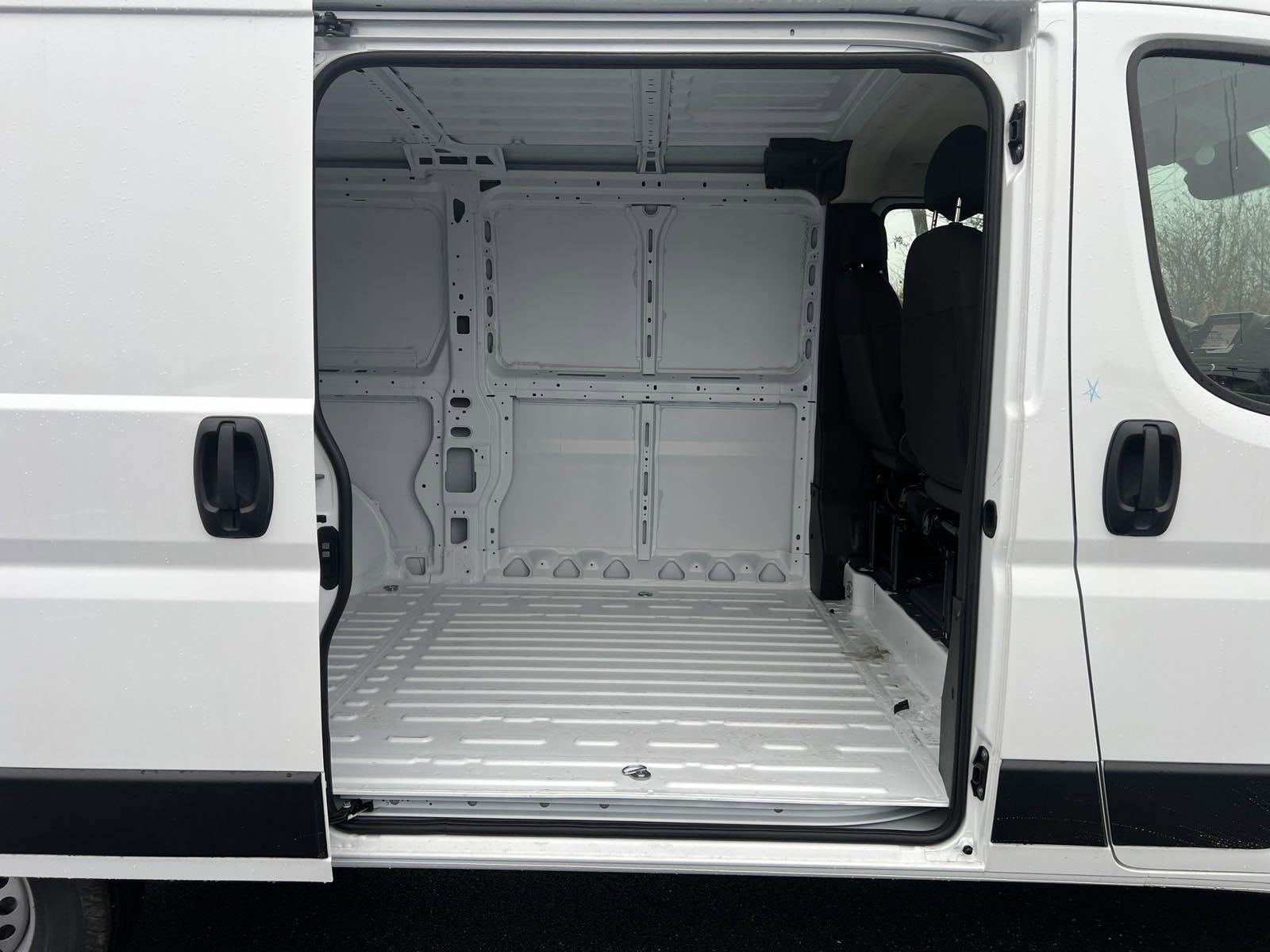 2025 RAM ProMaster Cargo Van Tradesman 3500 Low Roof 136" WB w/Pass Seat