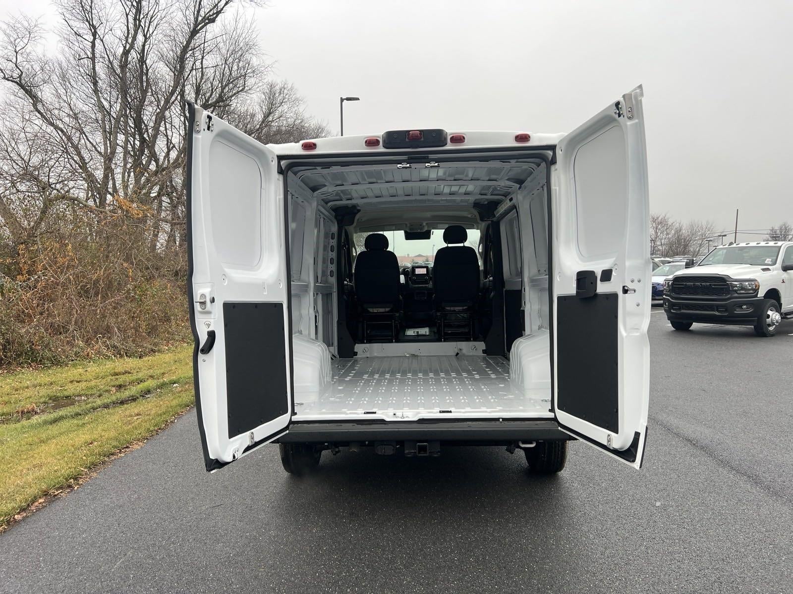 2025 RAM ProMaster Cargo Van Tradesman 3500 Low Roof 136" WB w/Pass Seat
