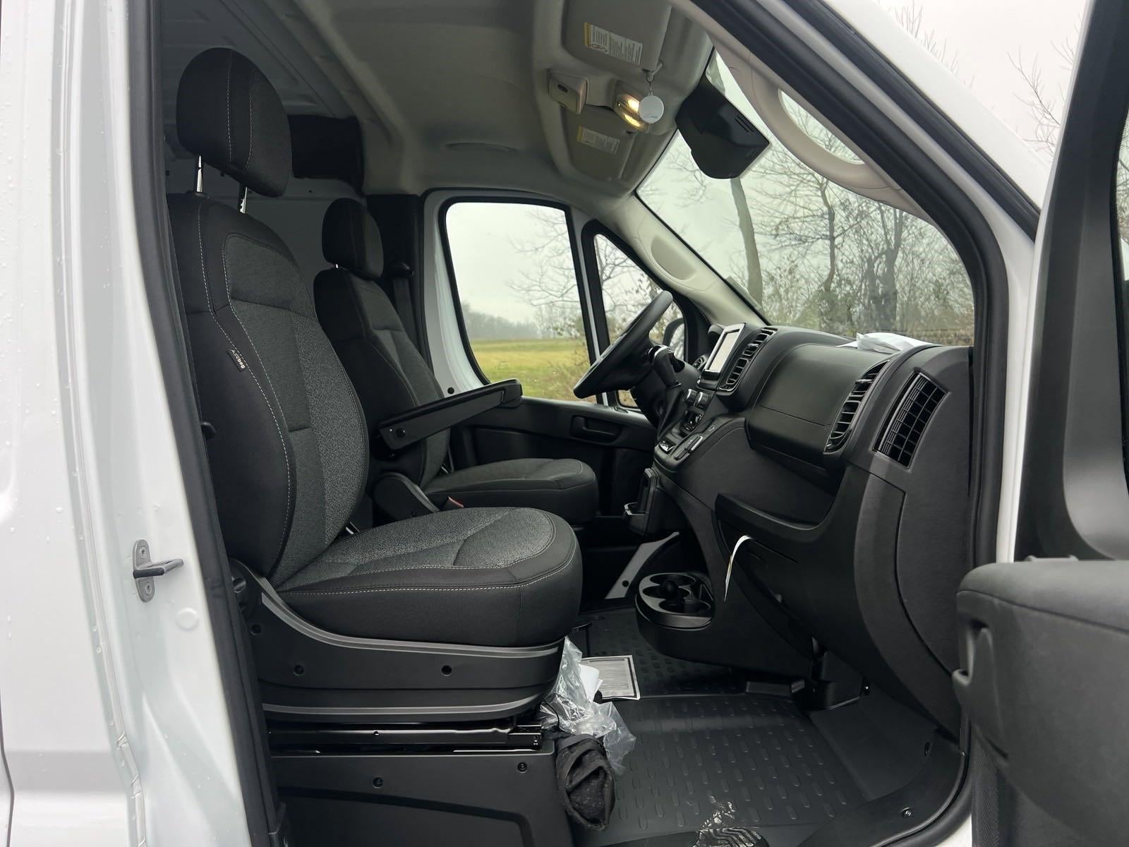 2025 RAM ProMaster Cargo Van Tradesman 3500 Low Roof 136" WB w/Pass Seat