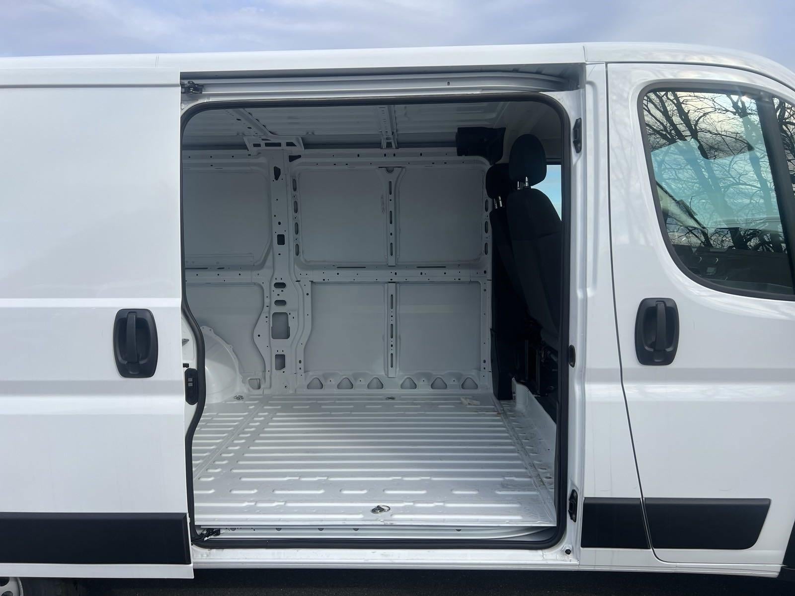 2025 RAM ProMaster Cargo Van Tradesman 3500 Low Roof 136" WB w/Pass Seat